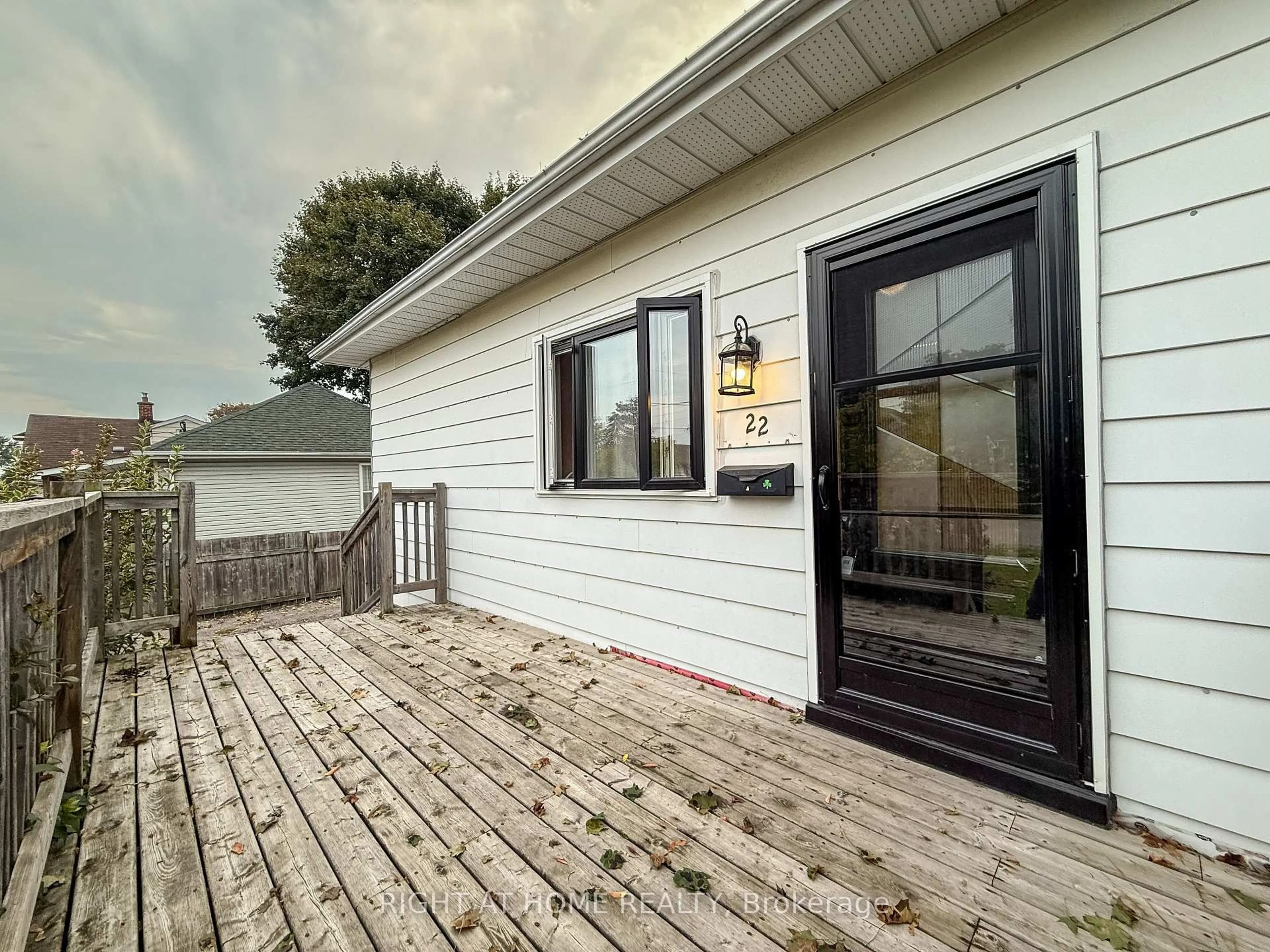 Unknown for 22 Westmount St, Oshawa Ontario L1J 4W9