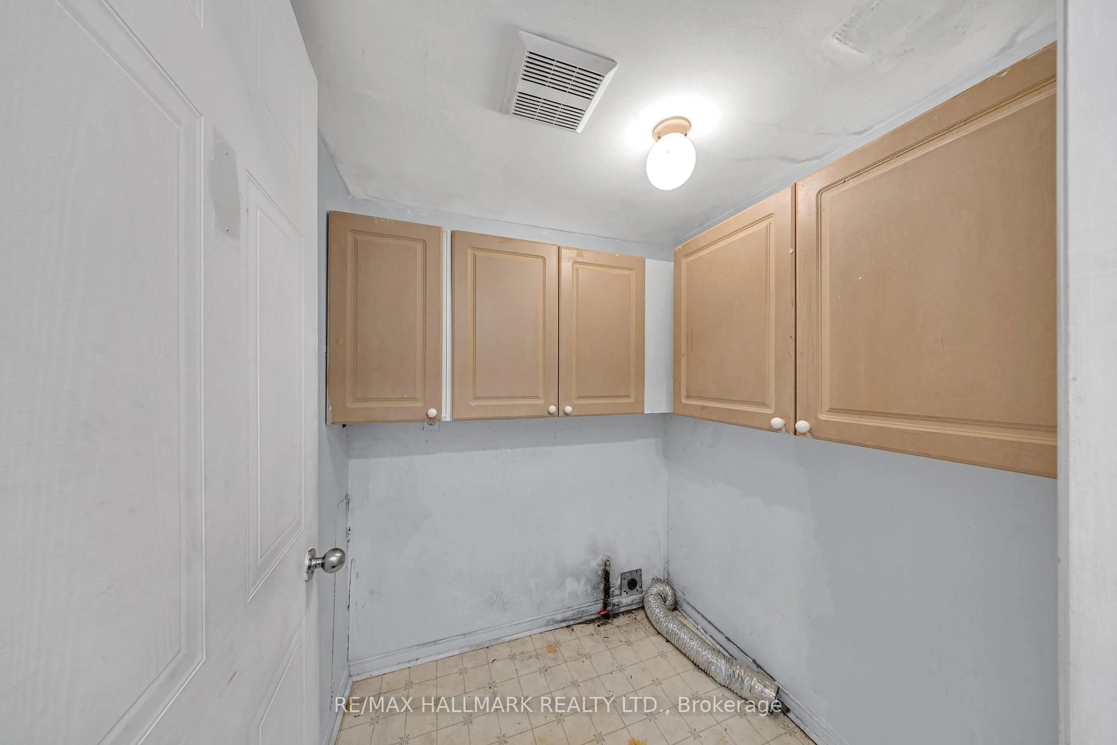 Laundry room for 29 Hemans Crt, Ajax Ontario L1T 4B9