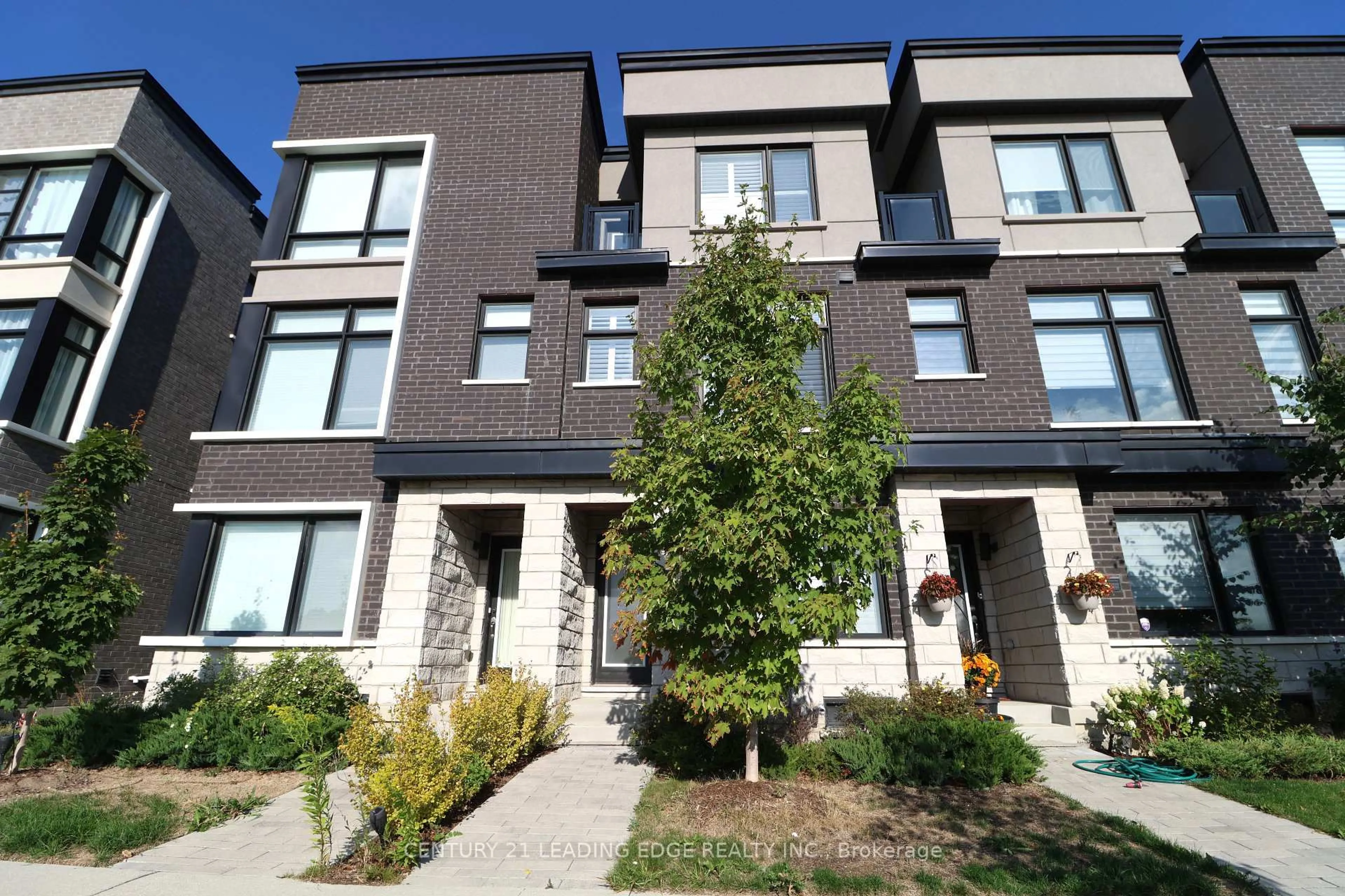 Home with brick exterior material, street for 2644 Castlegate Crossing, Pickering Ontario L1X 0H8