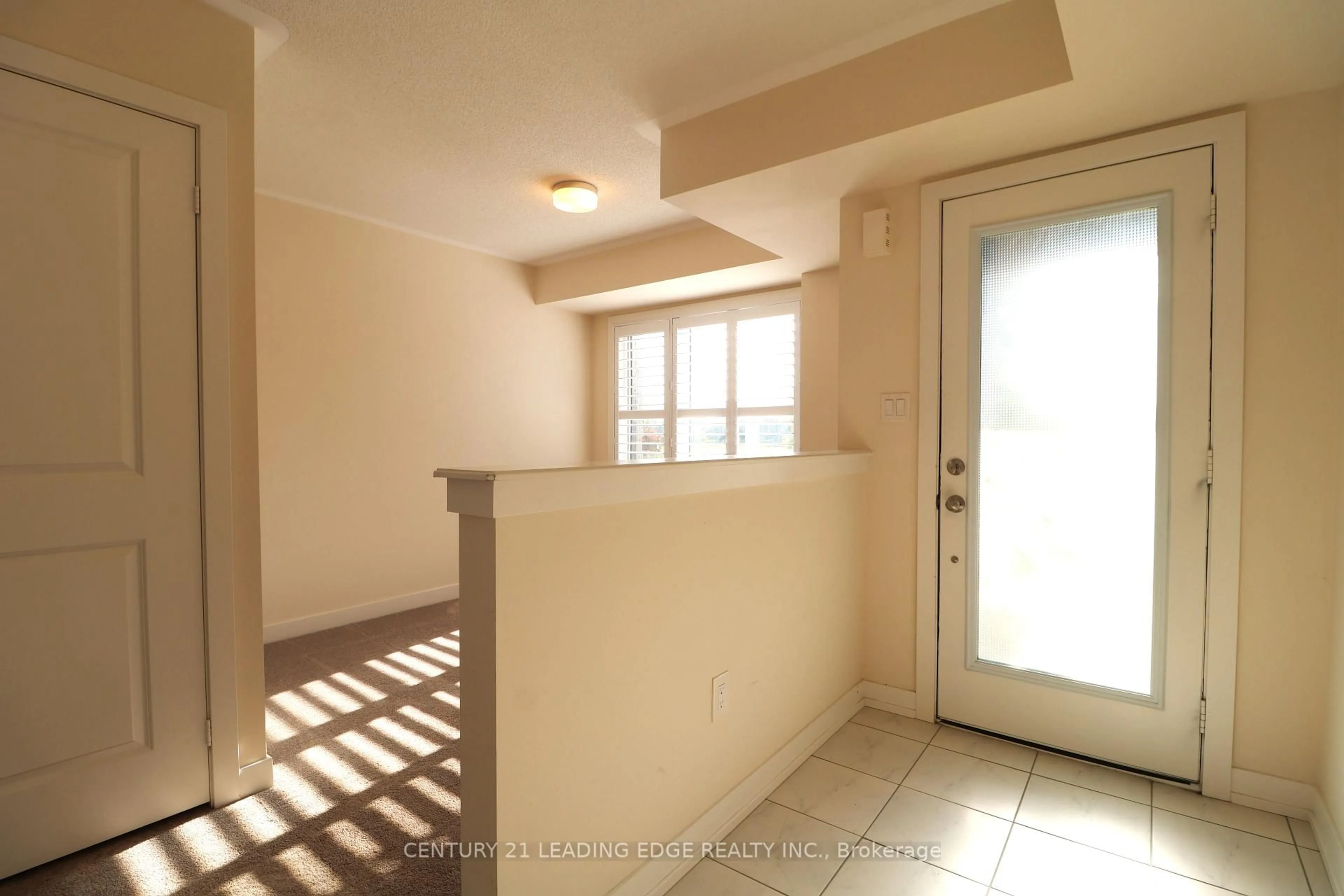 Indoor entryway for 2644 Castlegate Crossing, Pickering Ontario L1X 0H8