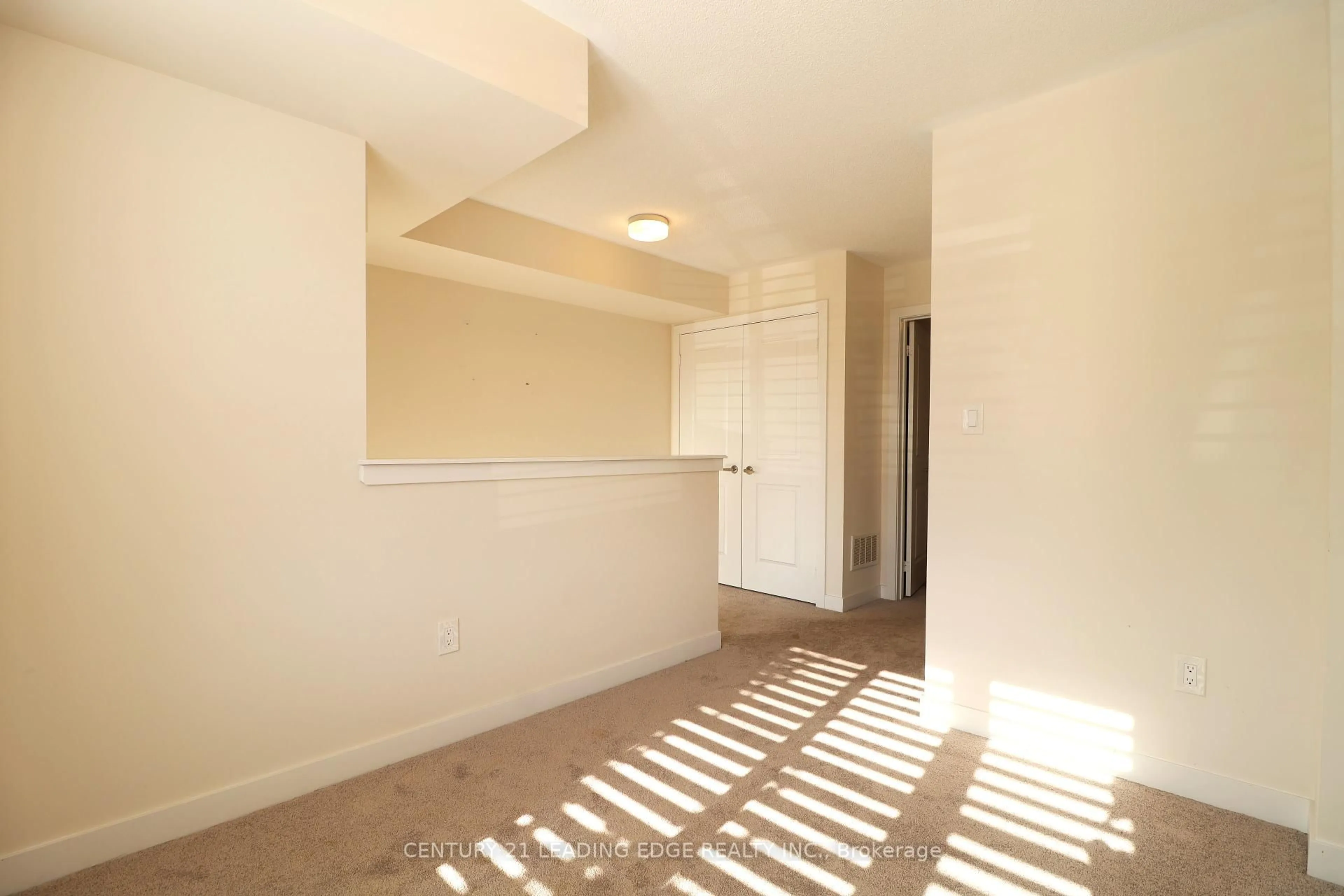 A pic of a room for 2644 Castlegate Crossing, Pickering Ontario L1X 0H8