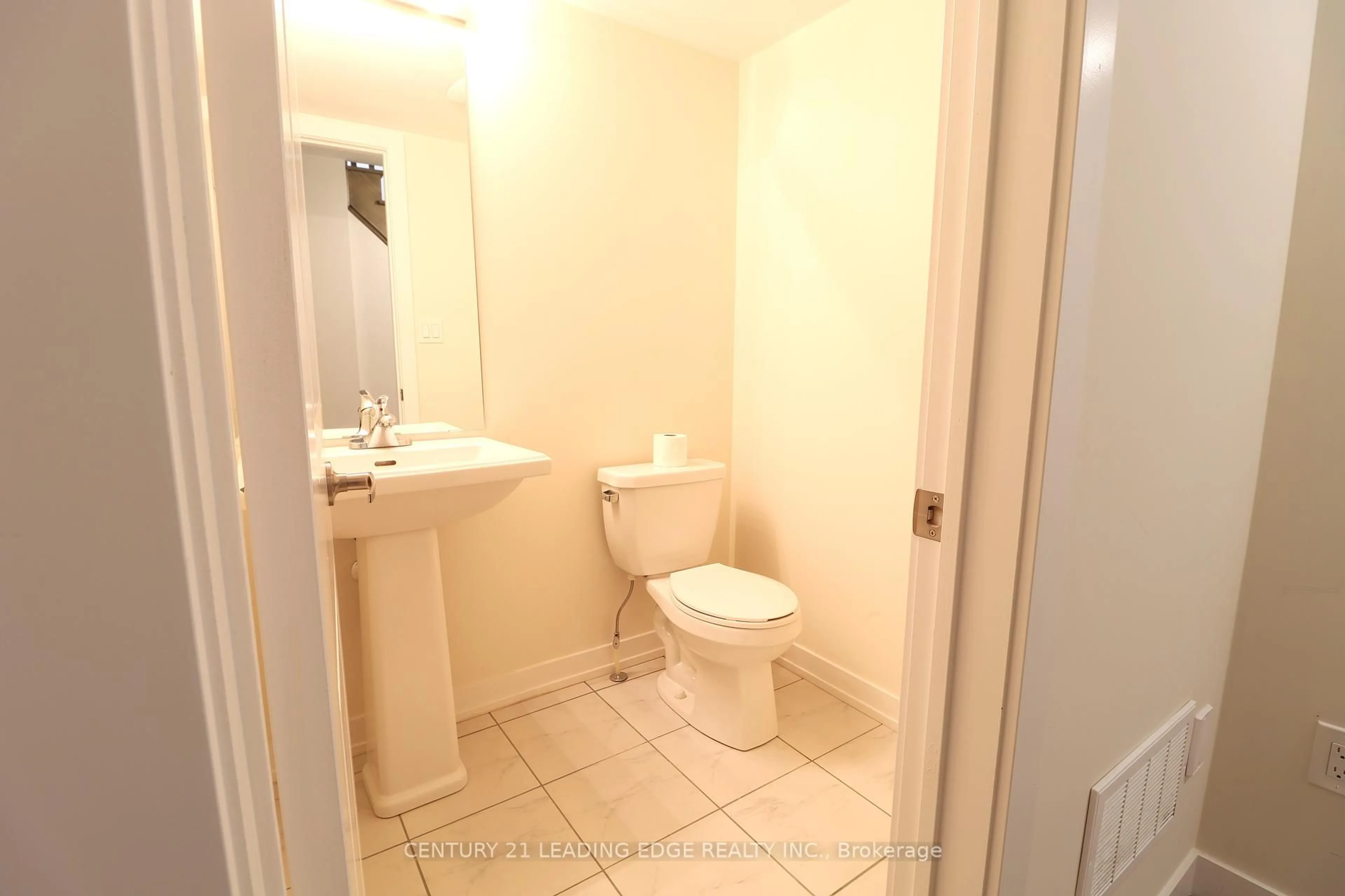 Standard bathroom, unknown for 2644 Castlegate Crossing, Pickering Ontario L1X 0H8