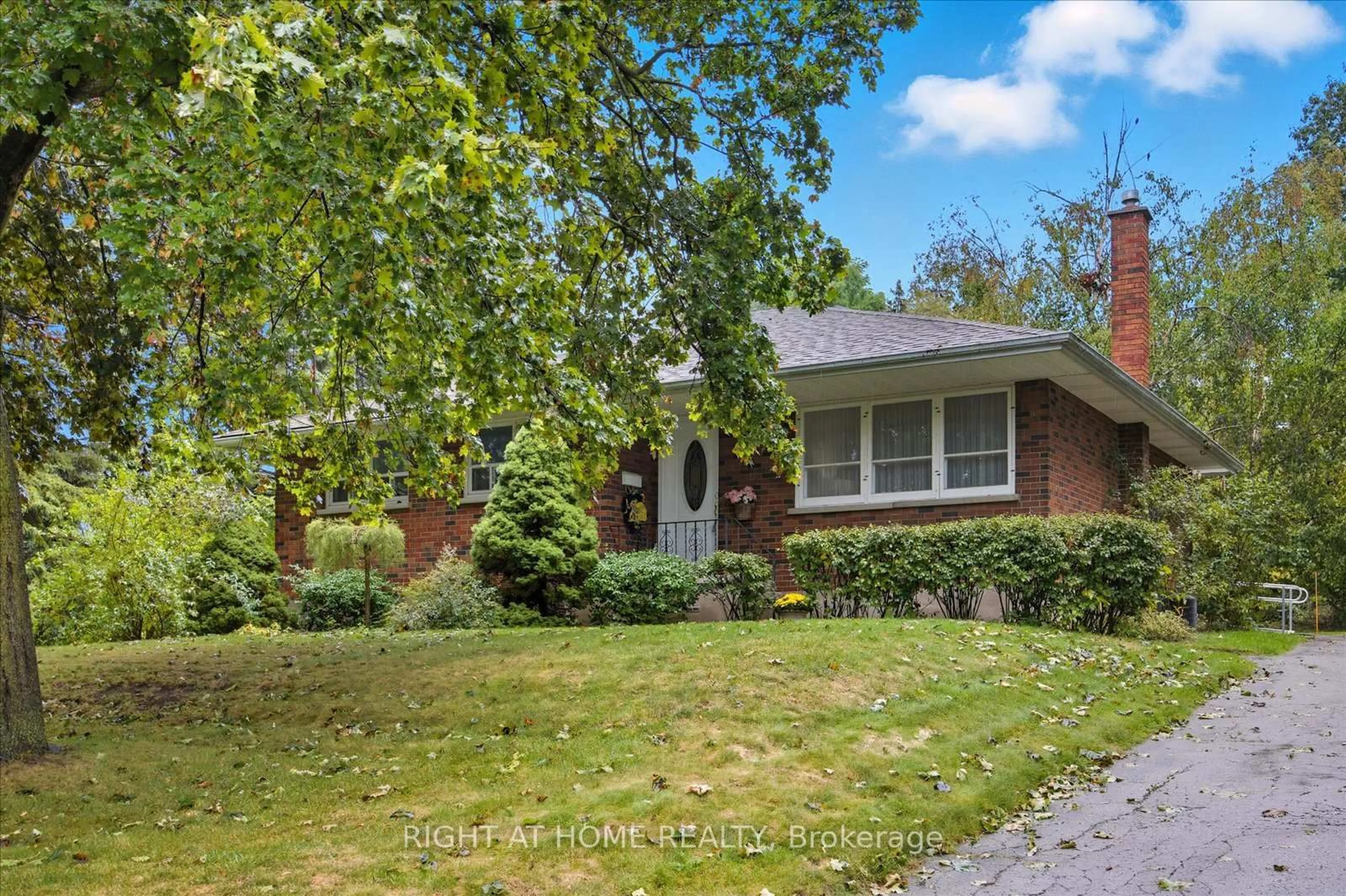 Home with brick exterior material, street for 81 Meadow Cres, Whitby Ontario L1N 3J2