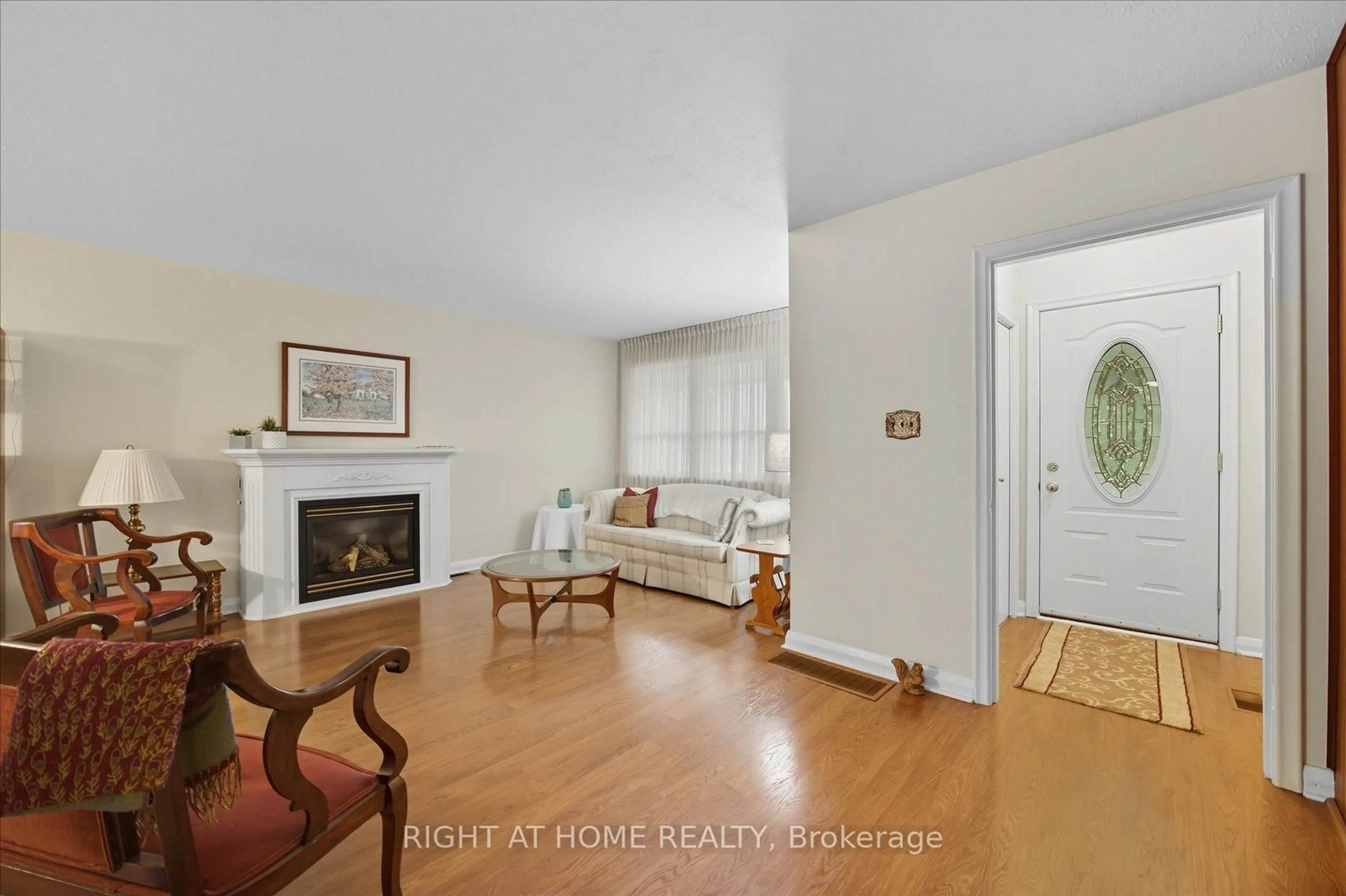 Living room with furniture, unknown for 81 Meadow Cres, Whitby Ontario L1N 3J2