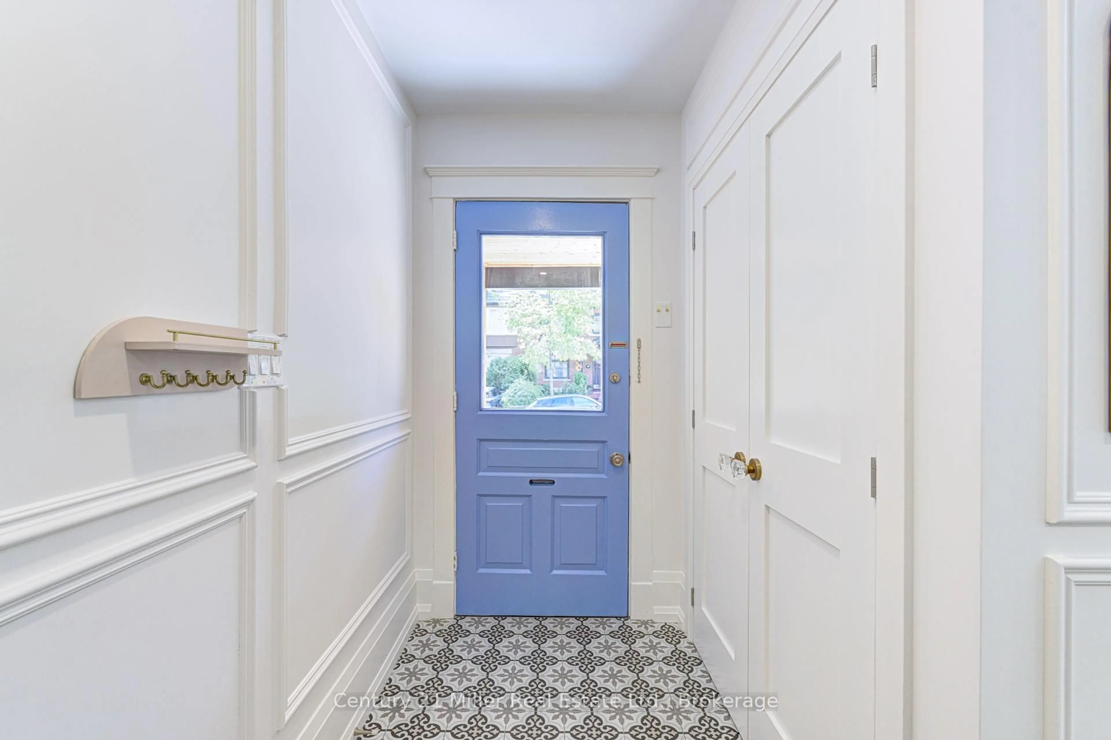 Indoor entryway for 82 Withrow Ave, Toronto Ontario M4K 1C9