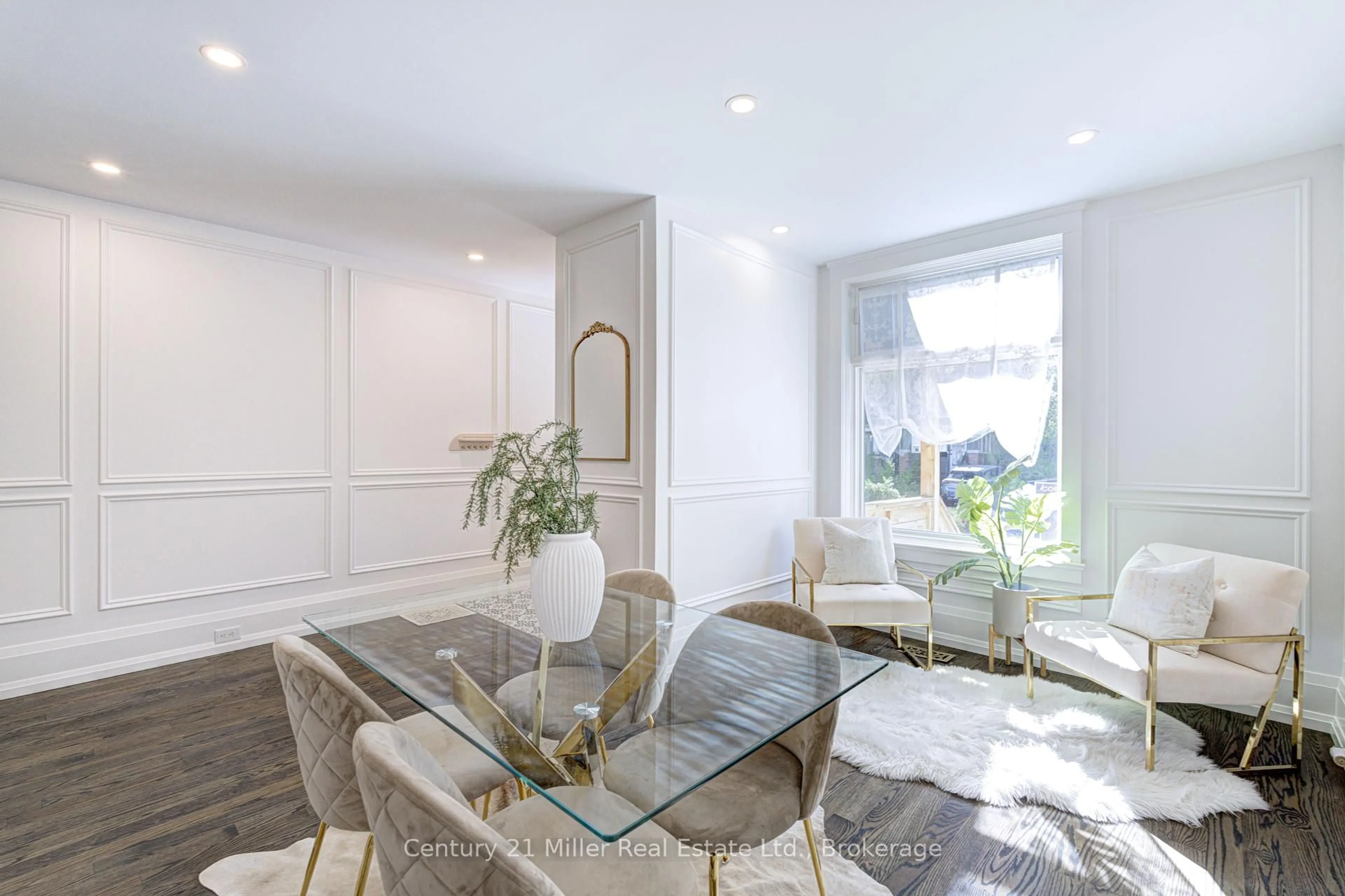 Living room with furniture, unknown for 82 Withrow Ave, Toronto Ontario M4K 1C9