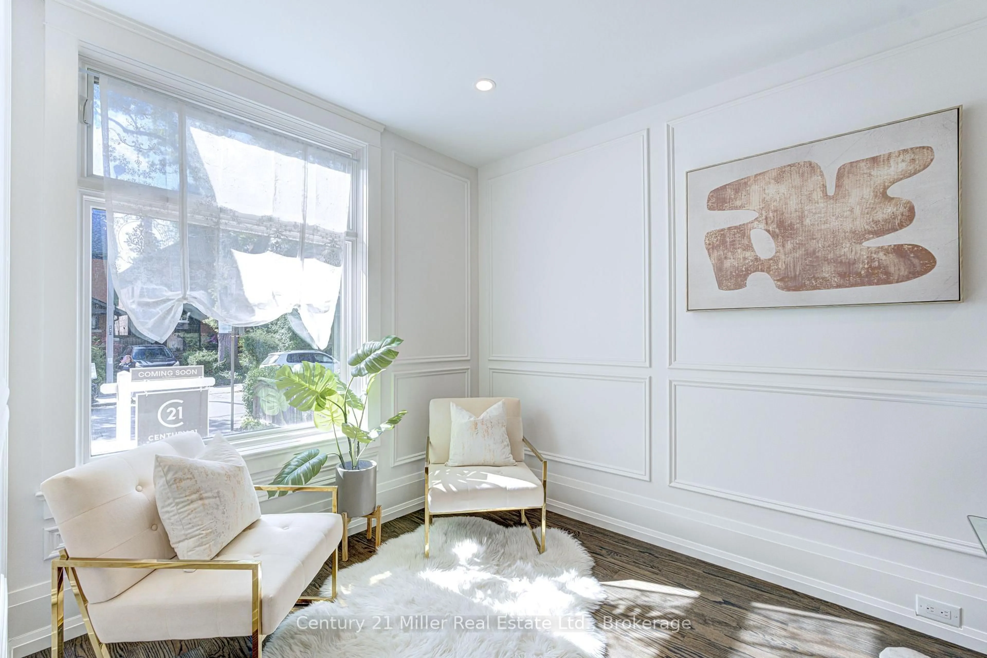 Living room with furniture, unknown for 82 Withrow Ave, Toronto Ontario M4K 1C9