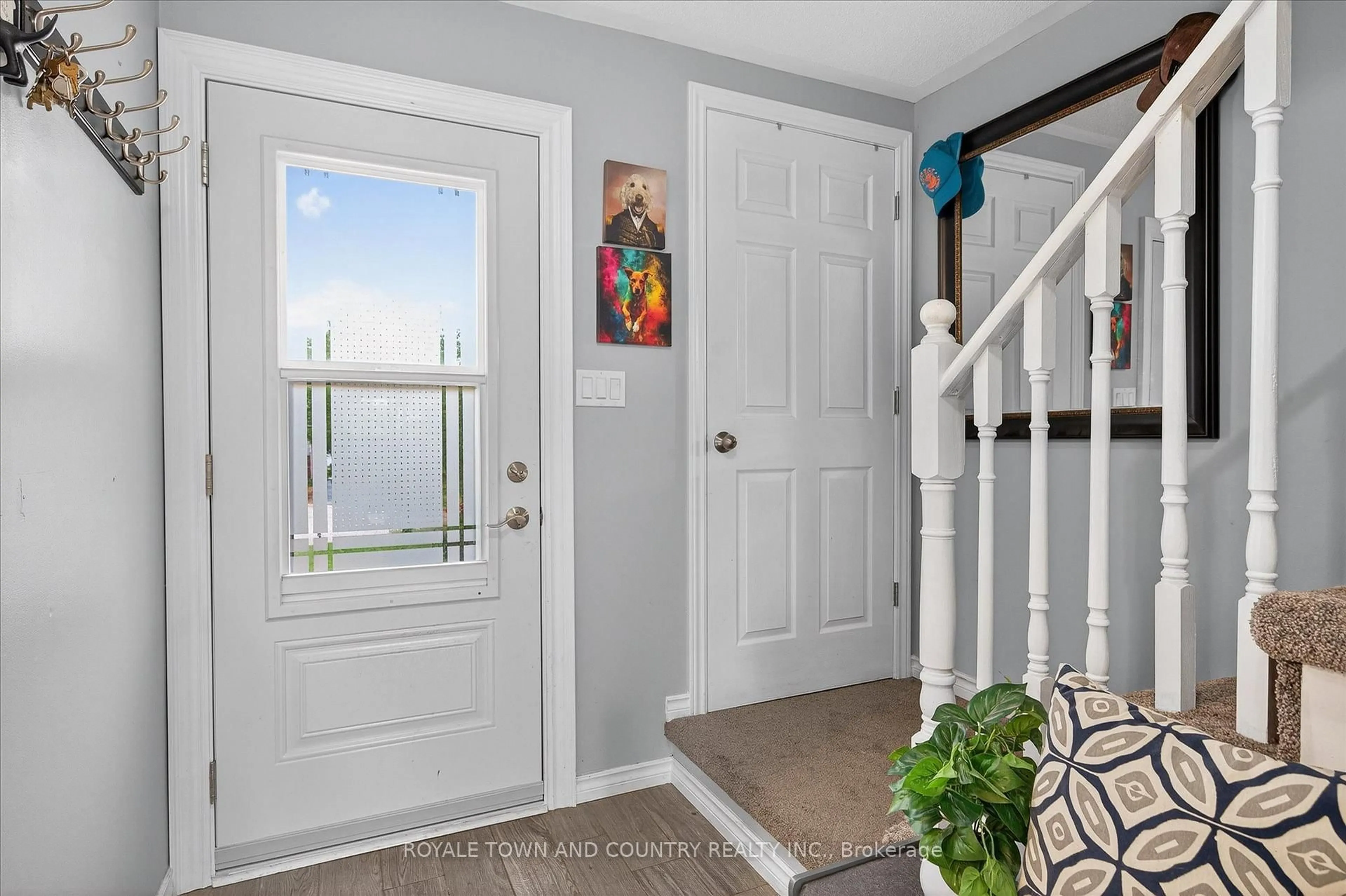 Indoor entryway for 54 Ivory Crt, Clarington Ontario L1C 5C1