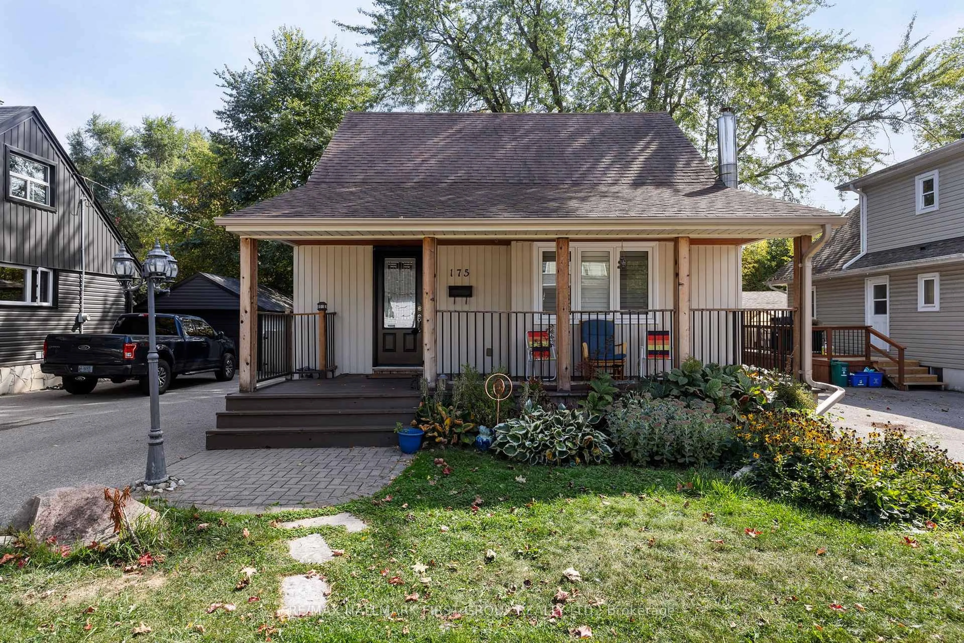 Home with vinyl exterior material, street for 175 Admiral Rd, Ajax Ontario L1S 2P2