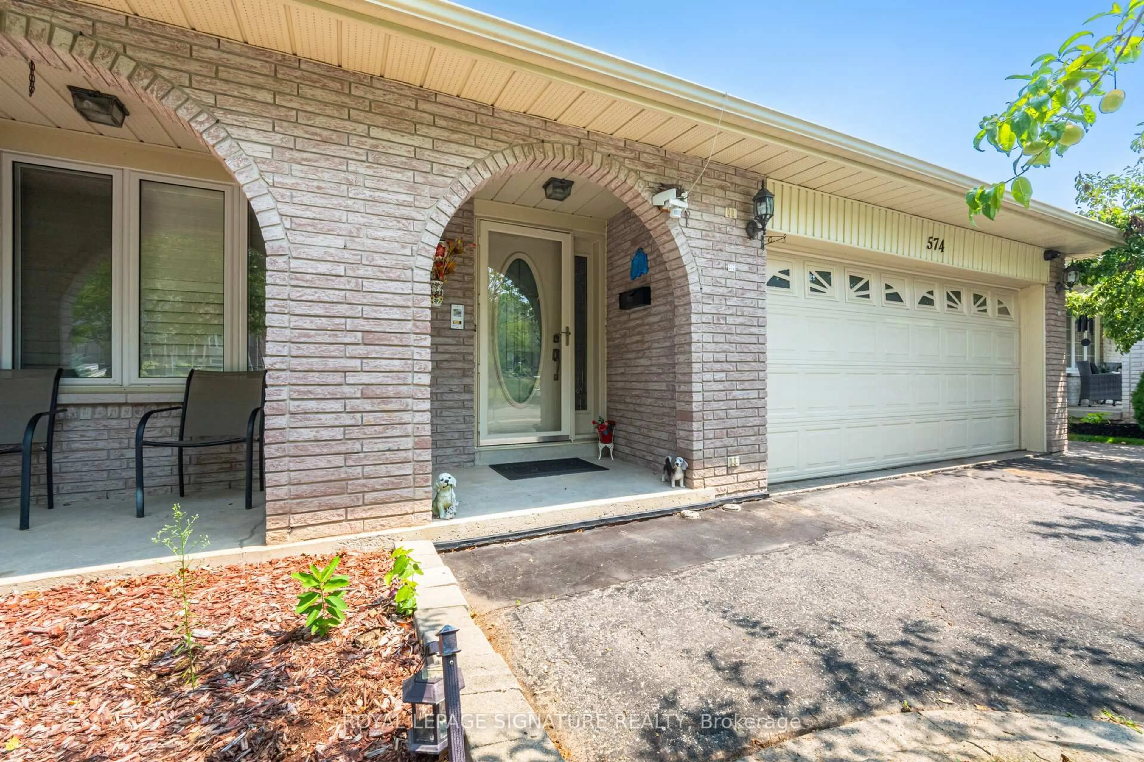 Home with brick exterior material, street for 574 Antigua Cres, Oshawa Ontario L1J 6B4