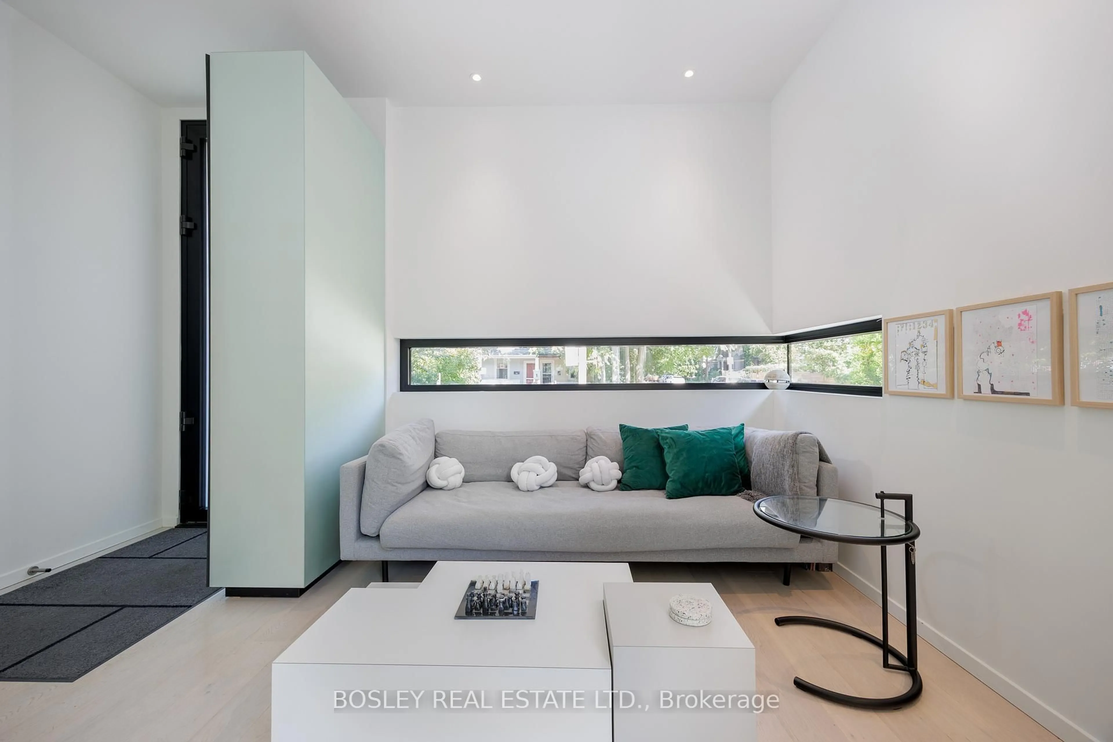 Living room with furniture, unknown for 147 Hanson St, Toronto Ontario M4C 1A3