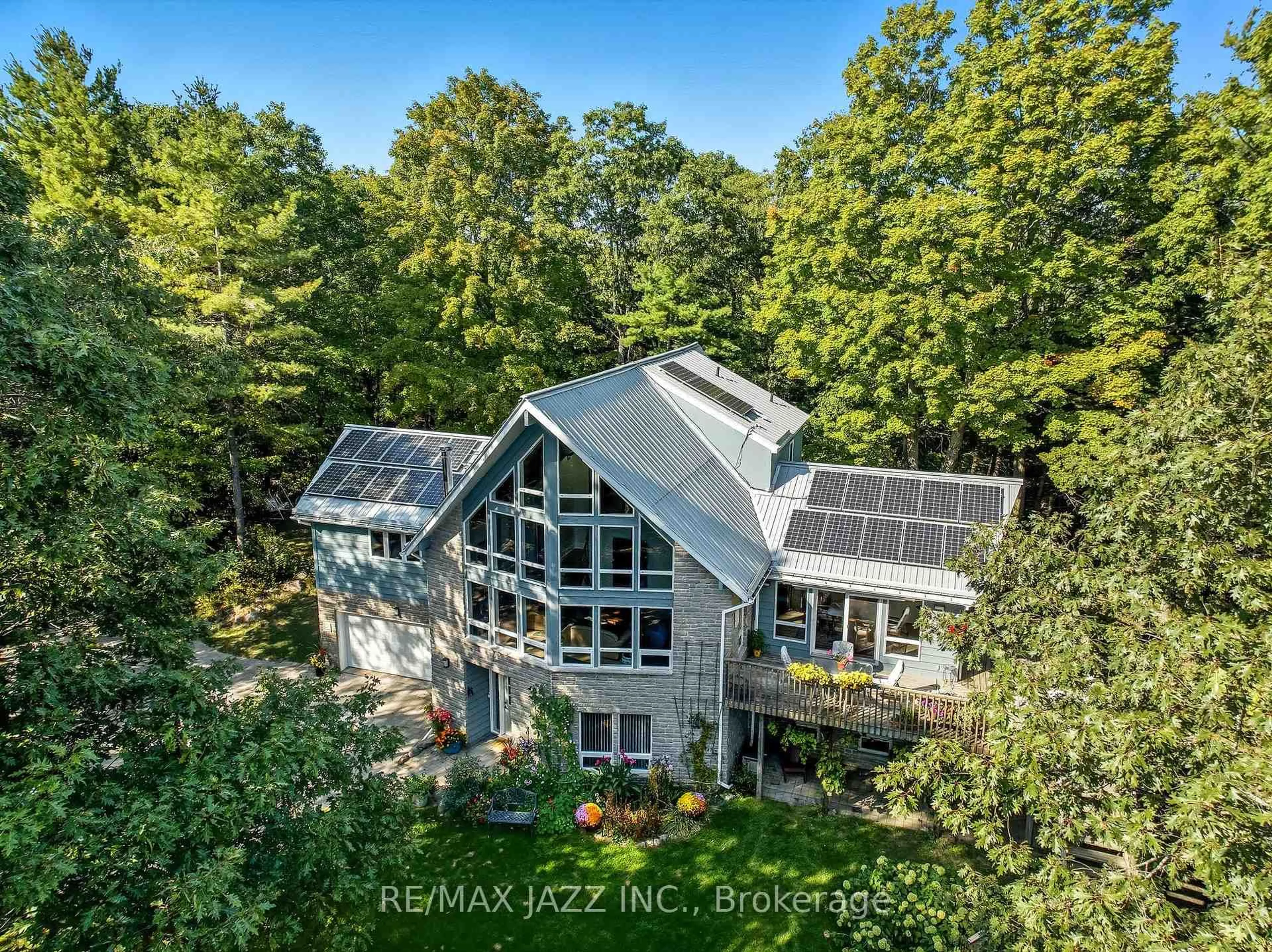 A pic from outside/outdoor area/front of a property/back of a property/a pic from drone, forest/trees view for 9500 Grasshopper Park Rd, Clarington Ontario L1C 3K2