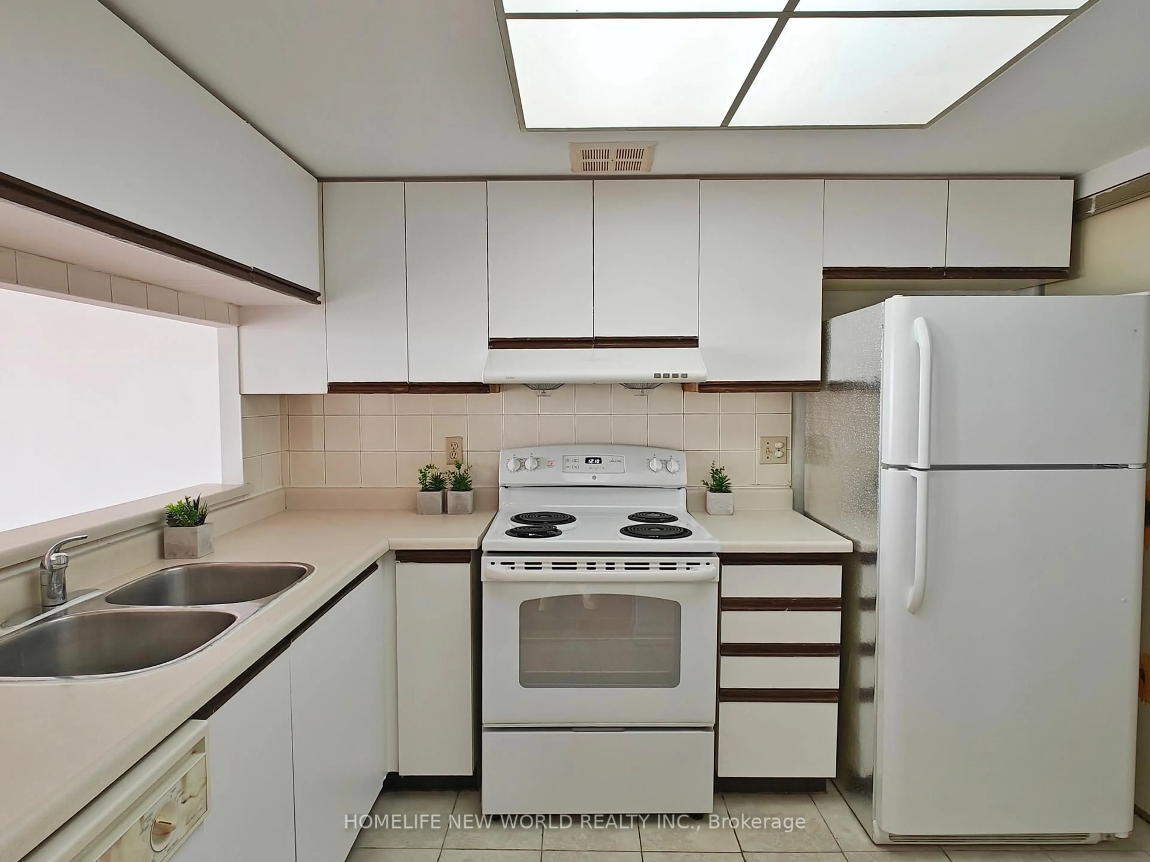 Standard kitchen, unknown for 275 Bamburgh Circ #605, Toronto Ontario M1W 3X4