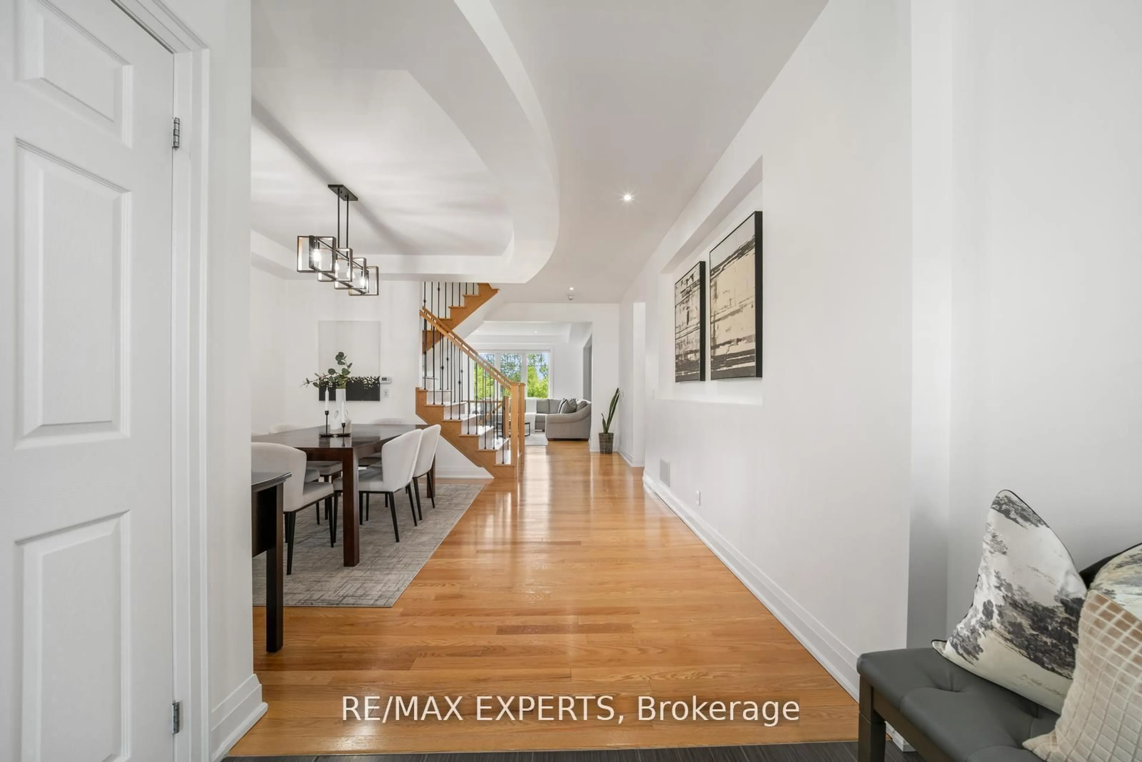 Indoor entryway for 2413 New Providence St, Oshawa Ontario L1L 0G2