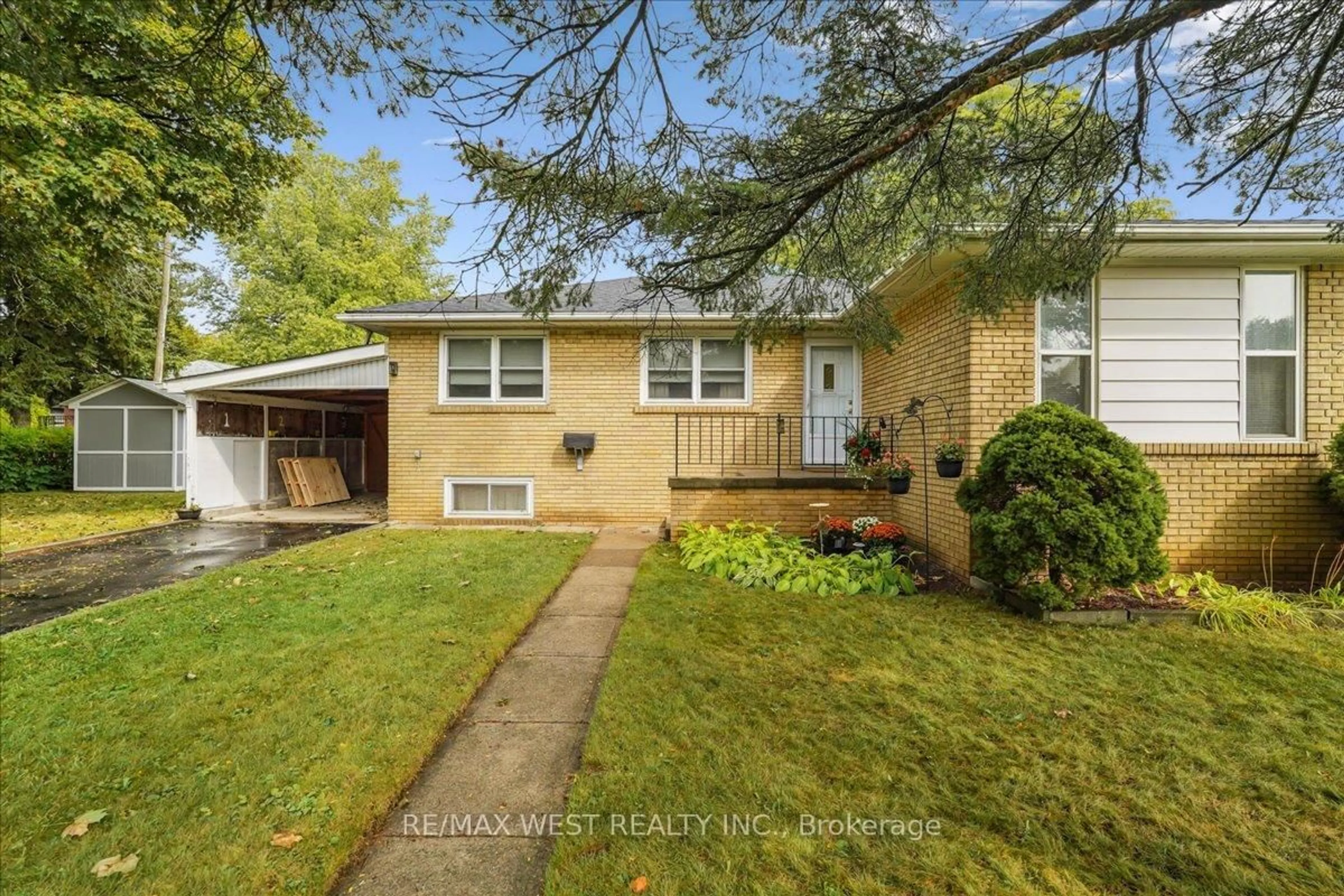 Home with vinyl exterior material, street for 195 Toynbee Tr, Toronto Ontario M1E 1G5