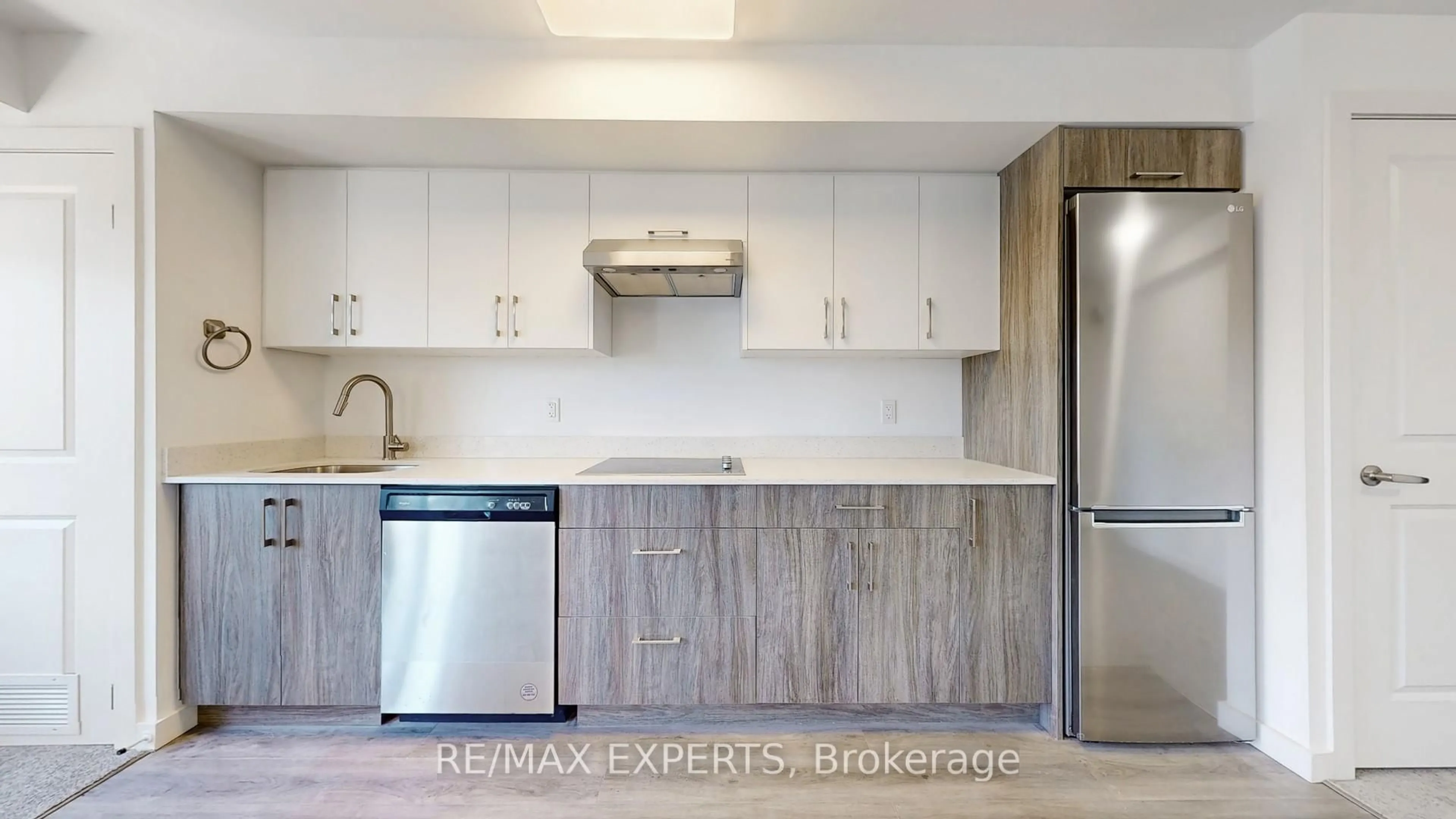 Standard kitchen, wood/laminate floor for 45 Connaught Ave #405, Toronto Ontario M4L 2V8