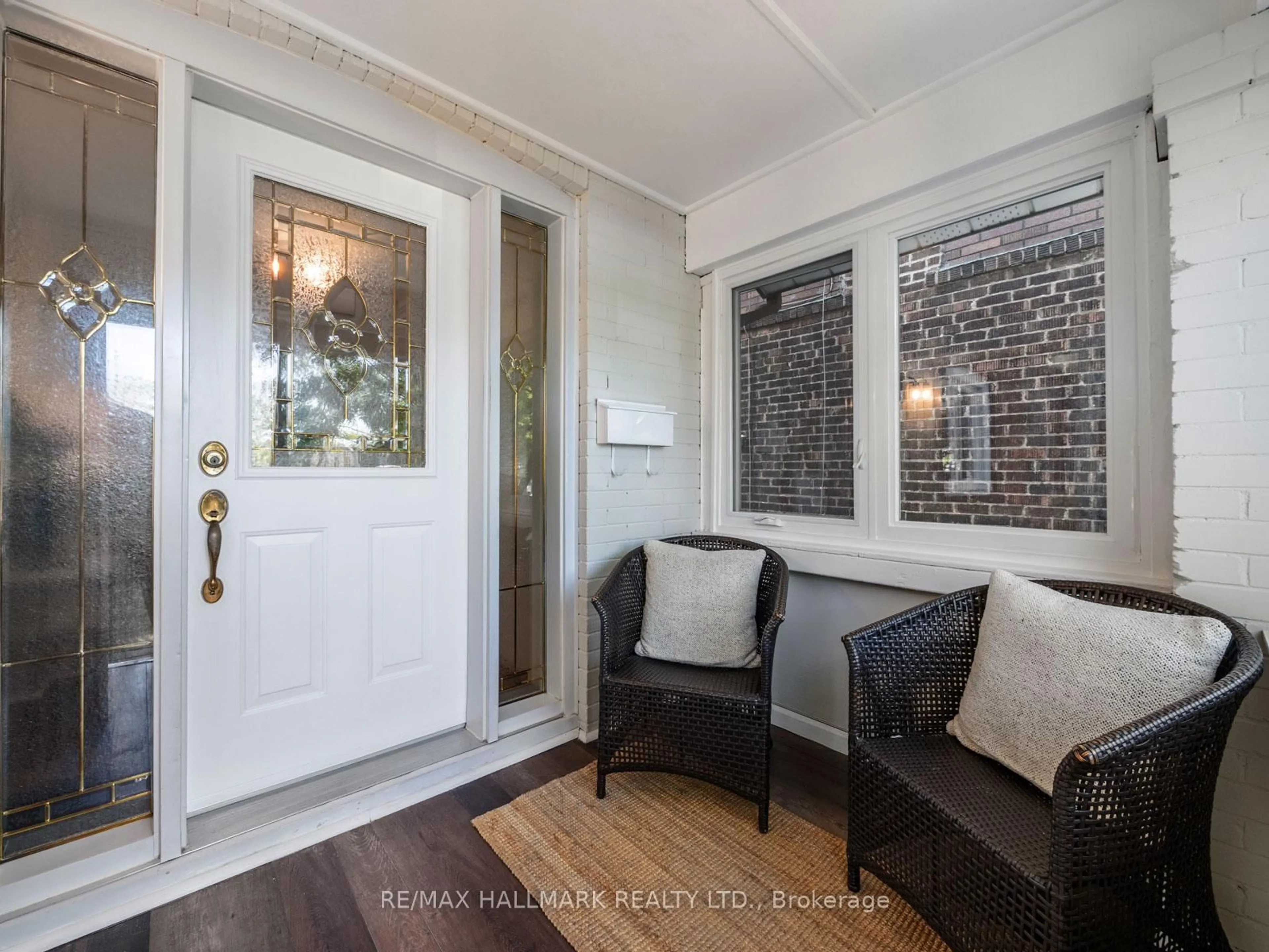 Indoor entryway for 215 Golfview Ave, Toronto Ontario M4E 2K8