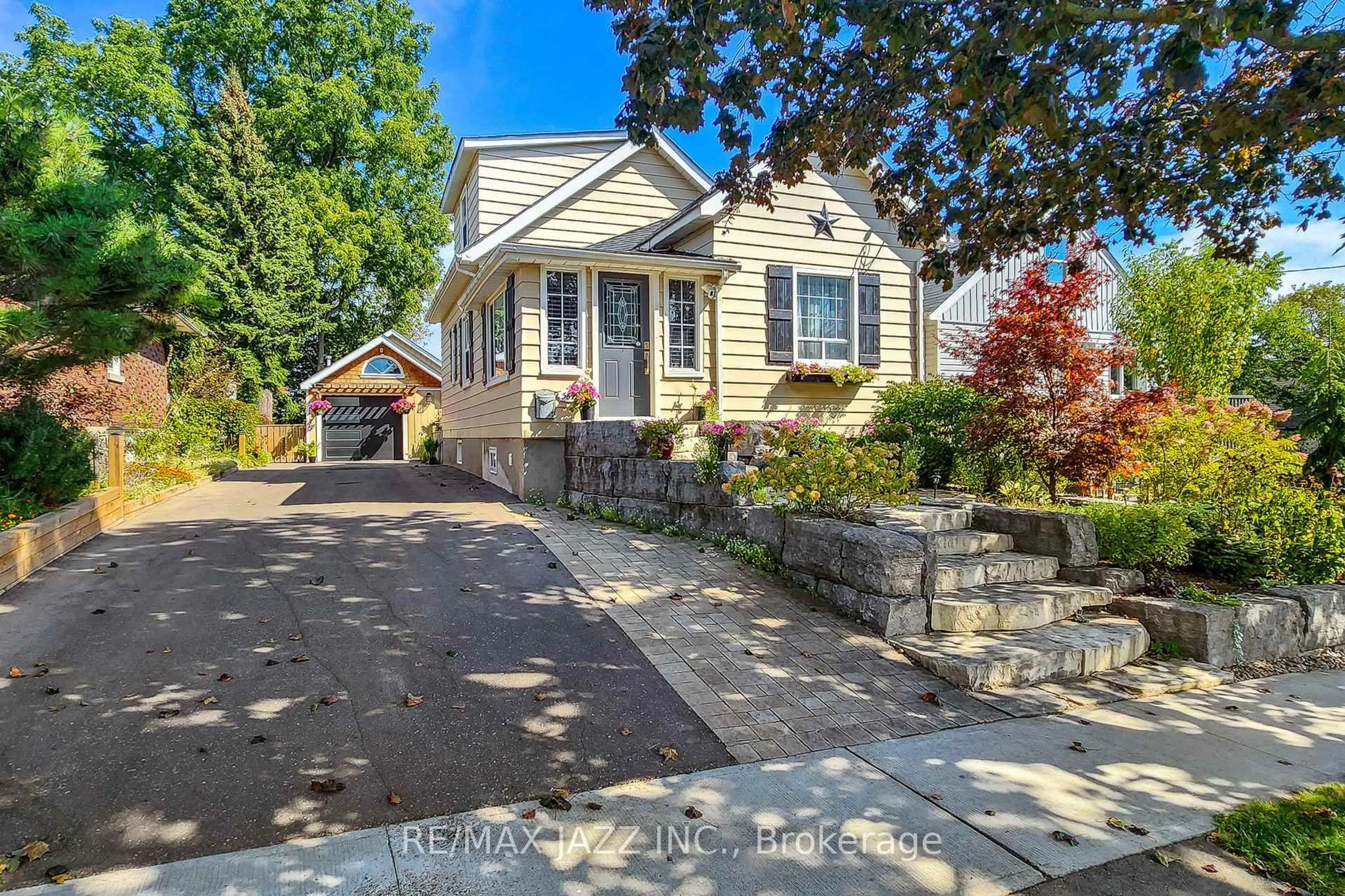 Home with brick exterior material, street for 361 Oshawa Blvd, Oshawa Ontario L1G 5T2
