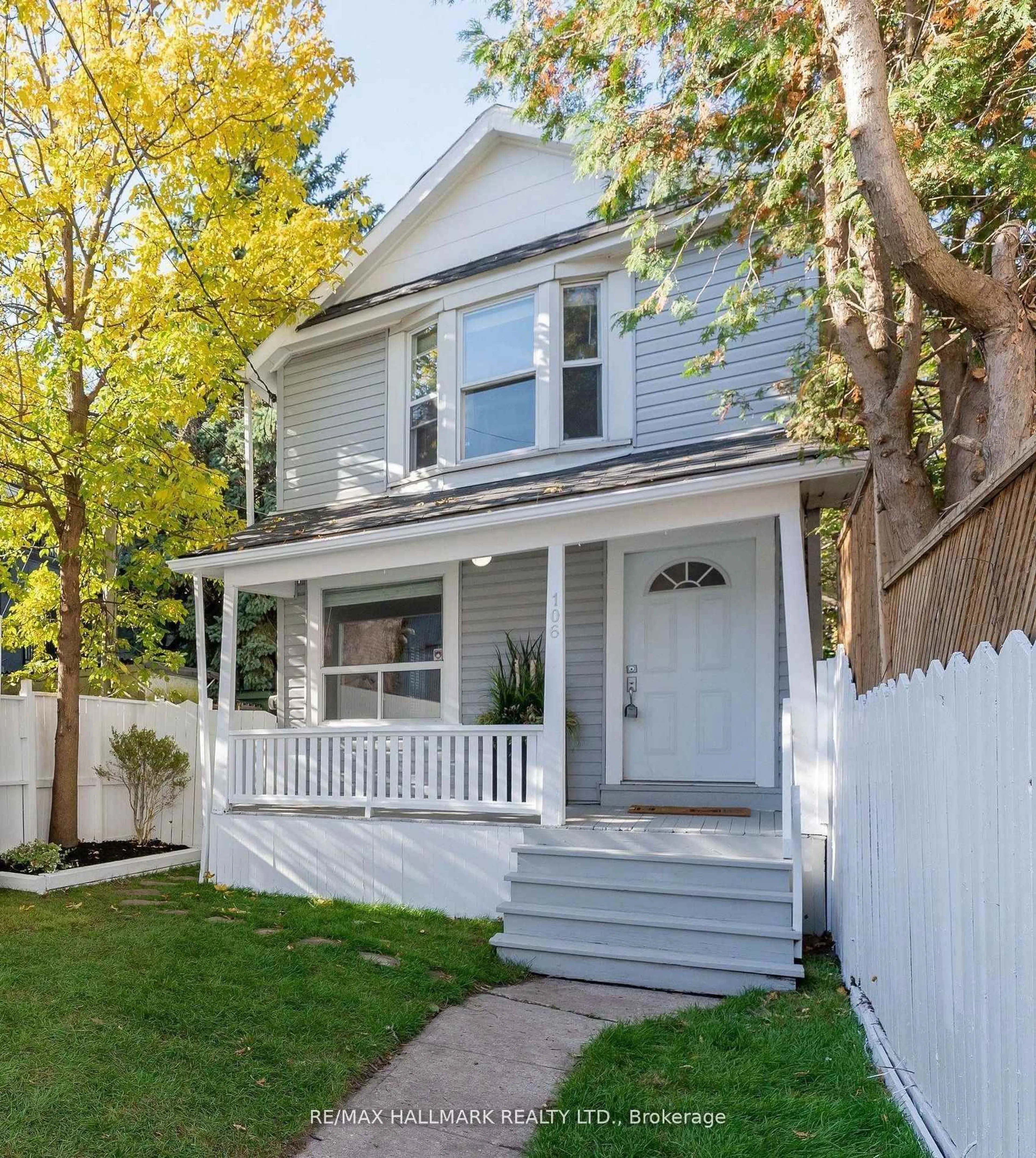 Home with vinyl exterior material, street for 106 Willow Ave, Toronto Ontario M4E 3K3