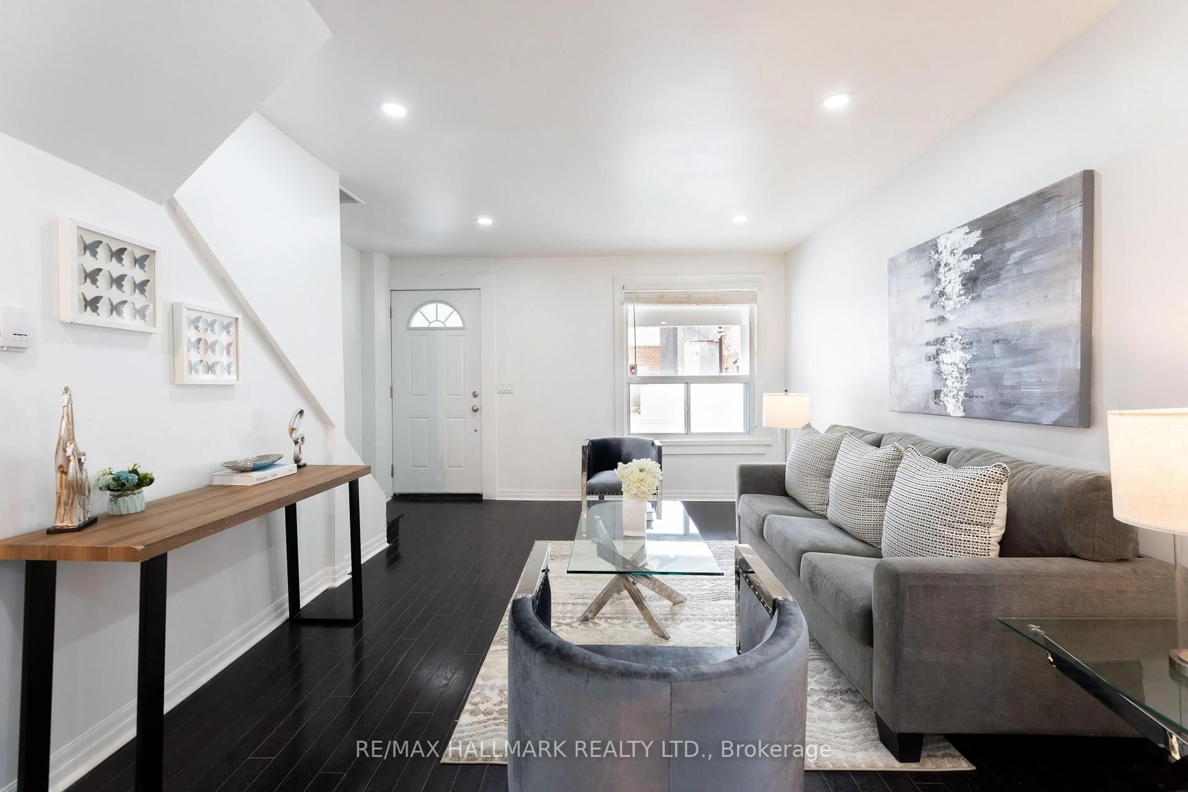Living room with furniture, unknown for 106 Willow Ave, Toronto Ontario M4E 3K3