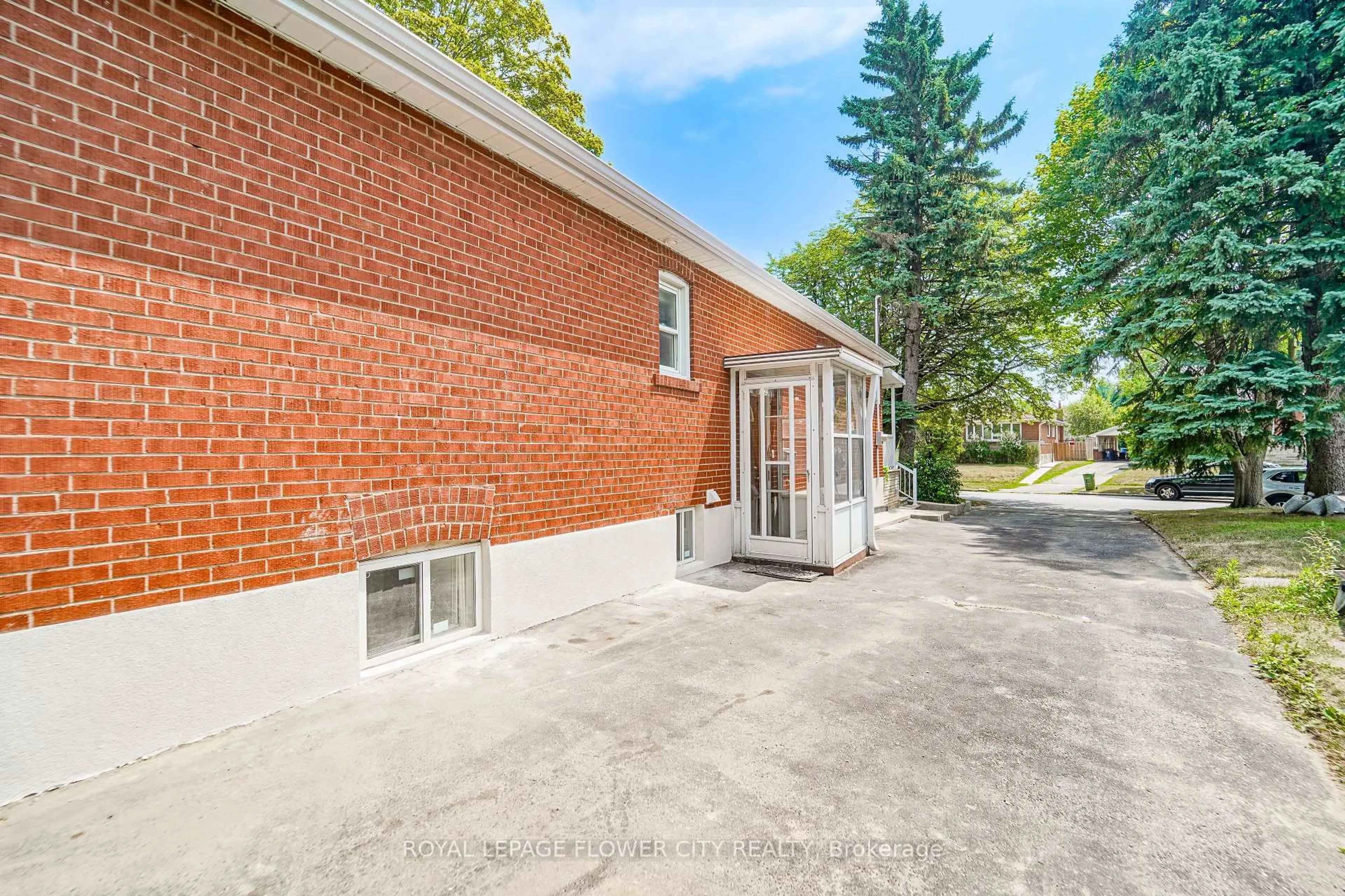 Unknown for 16 Scranton Rd, Toronto Ontario M1G 1W7