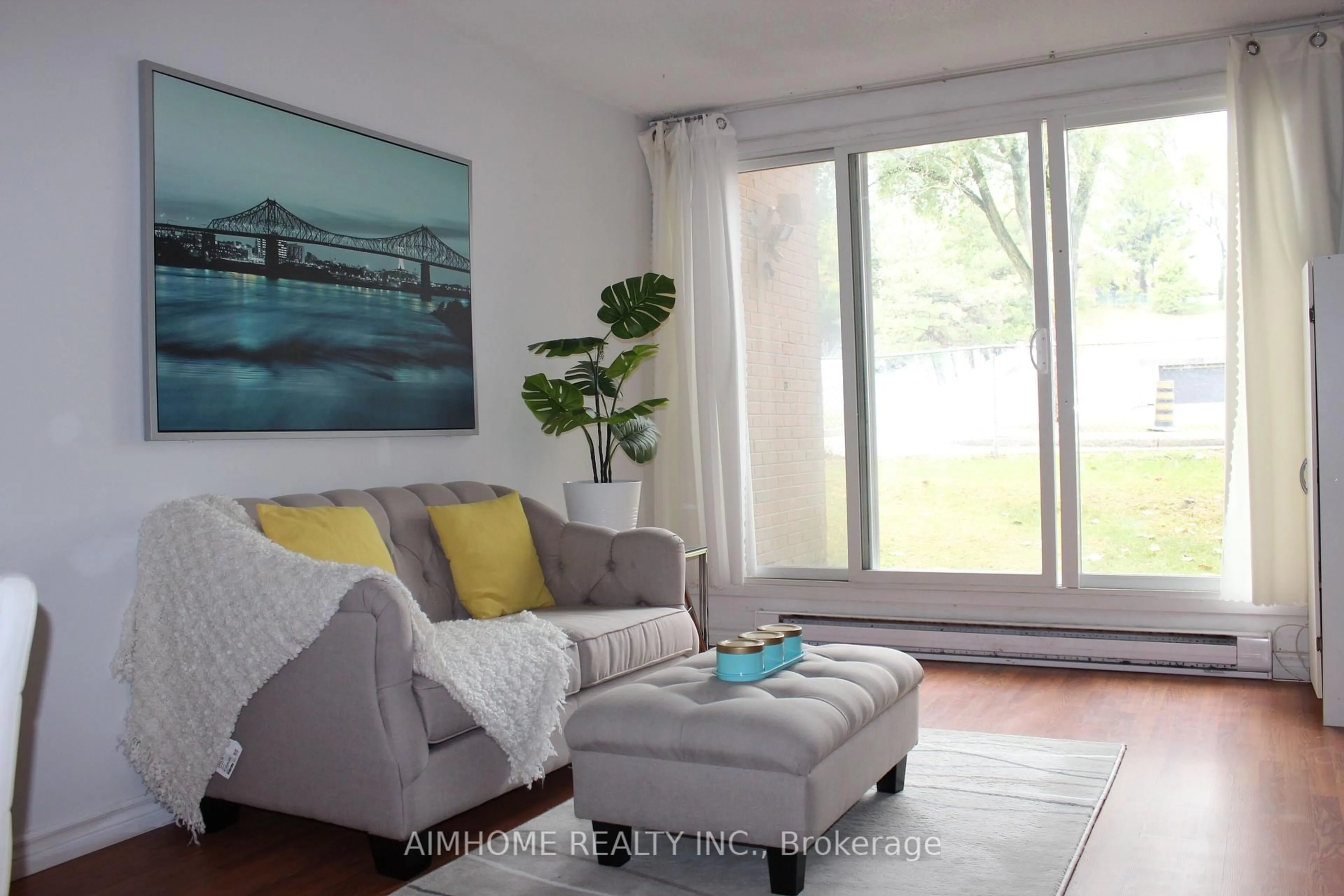 Living room with furniture, wood/laminate floor for 100 Mornelle Crt #1086, Toronto Ontario M1E 4X2