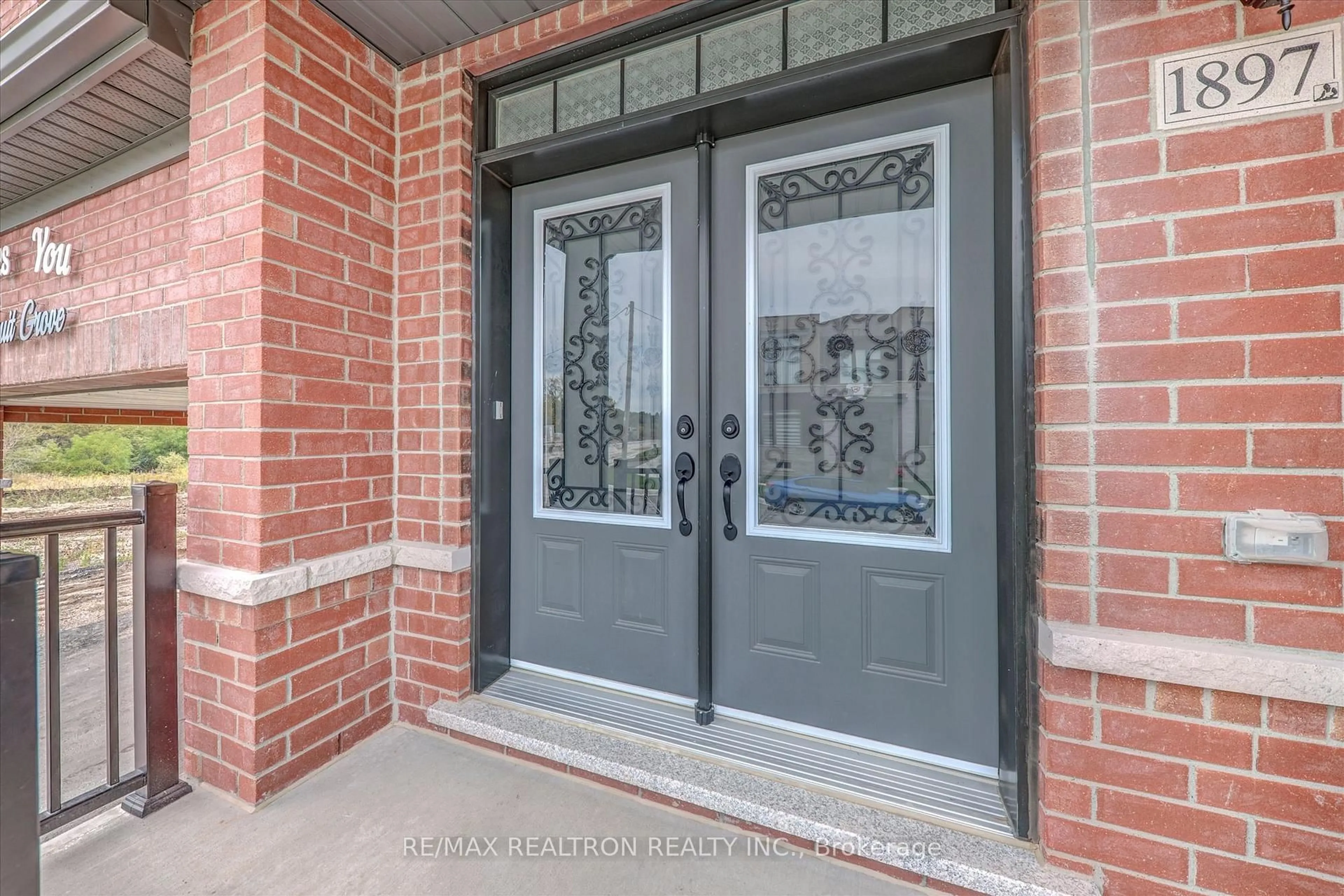 Indoor entryway for 1897 Passionfruit Grve, Pickering Ontario L1Y 0B4