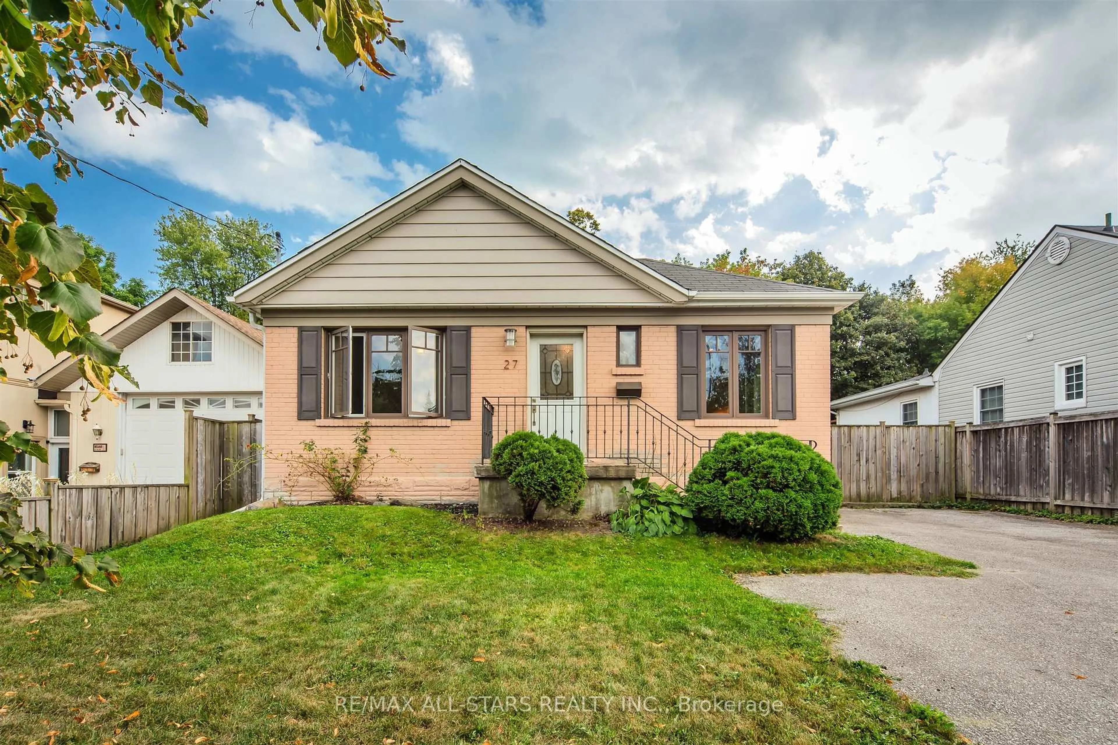 Home with vinyl exterior material, street for 27 Martindale Rd, Toronto Ontario M1M 2B8