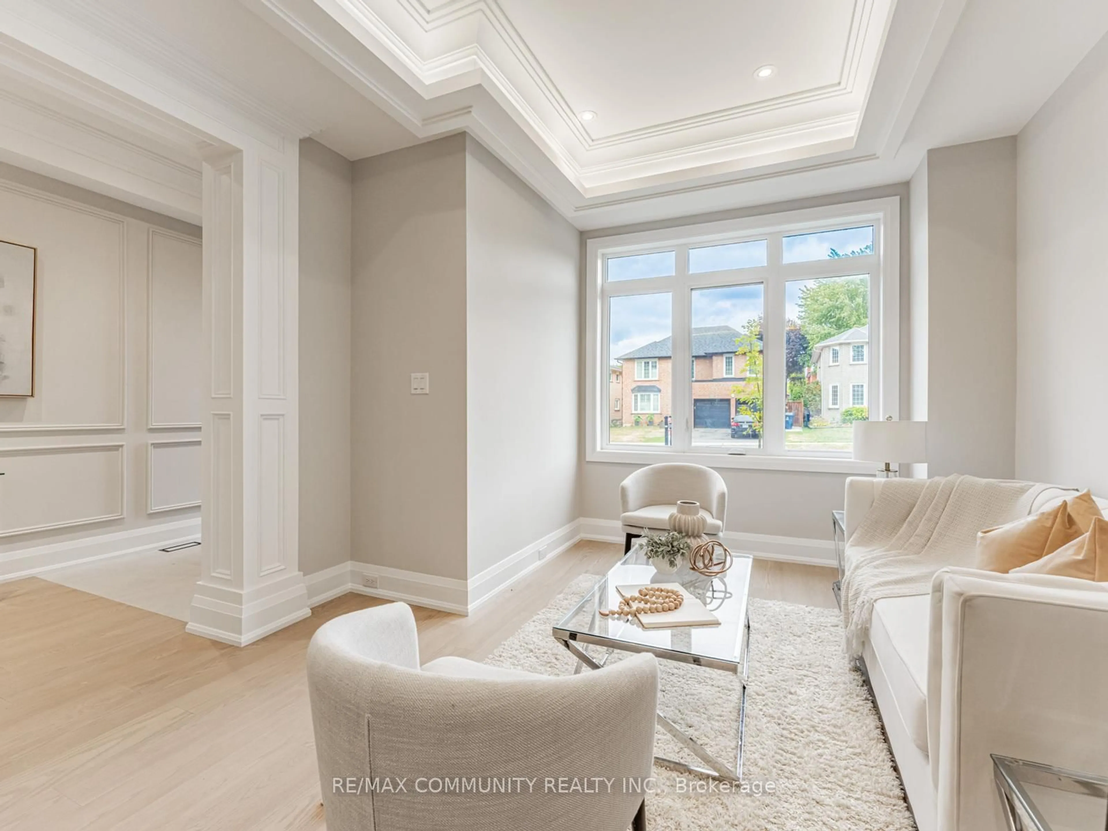 Living room with furniture, unknown for 37 Sugarbush Sq, Toronto Ontario M1C 3M6