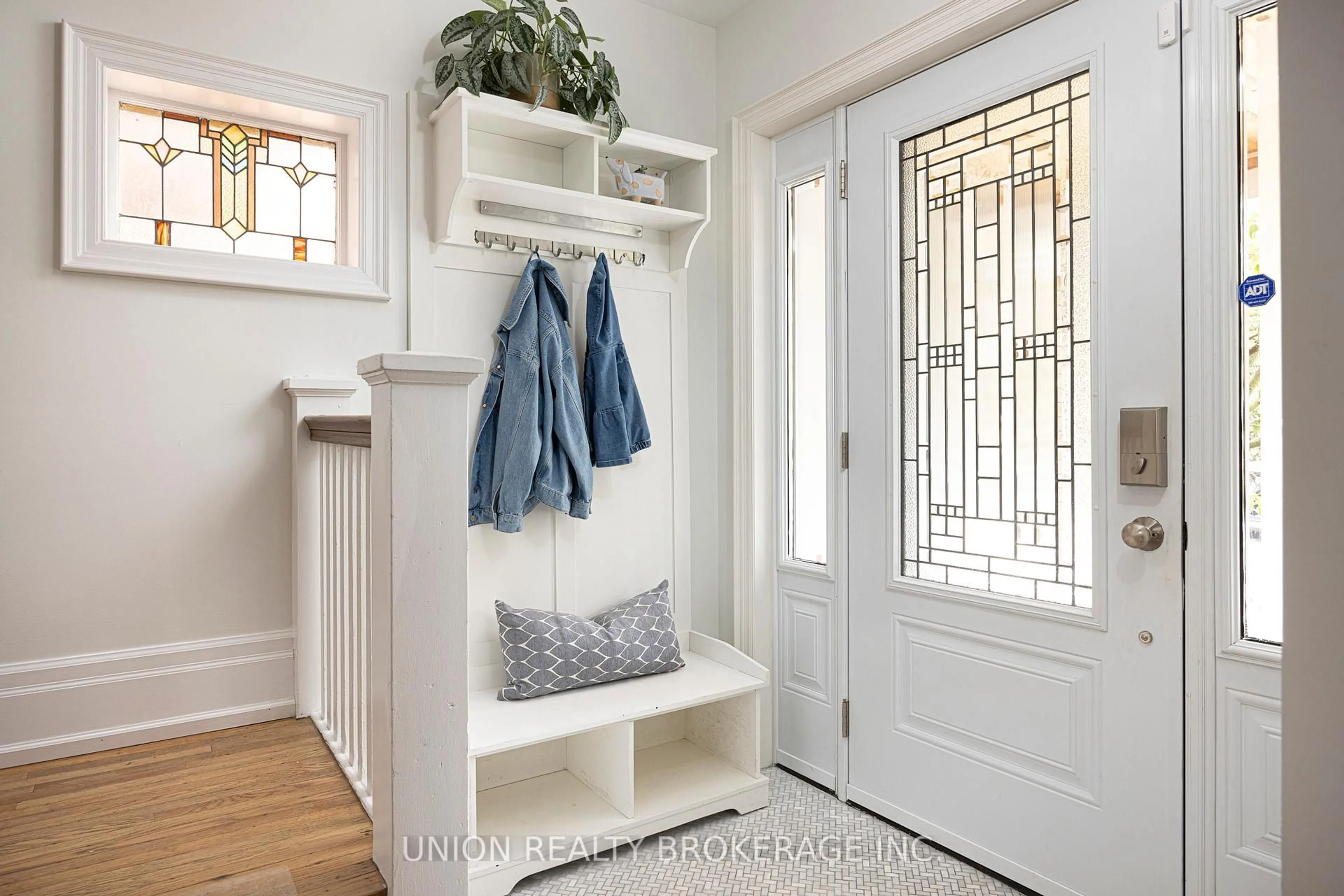 Indoor entryway for 10 Selwood Ave, Toronto Ontario M4E 1B2