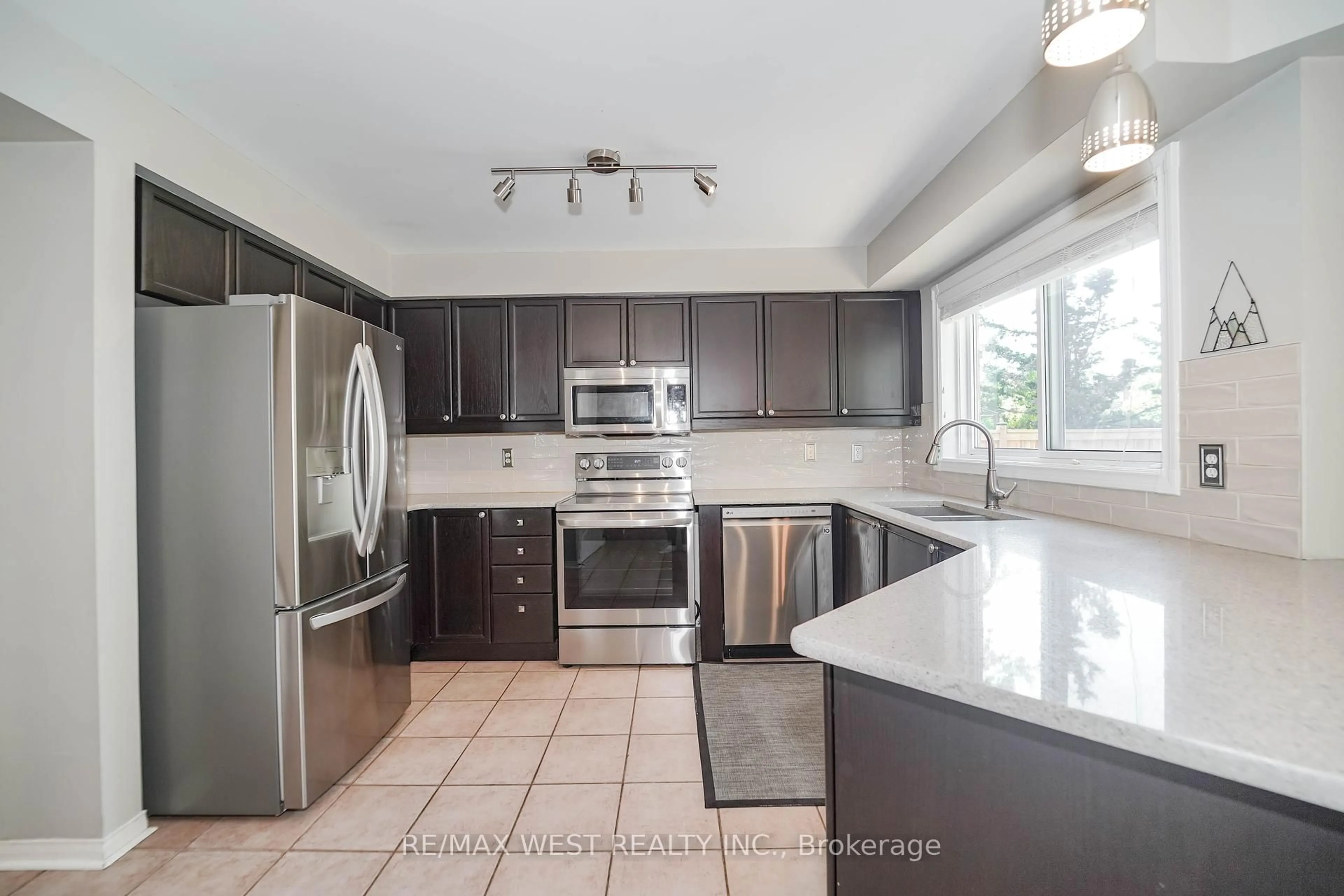Open concept kitchen, ceramic/tile floor for 50 Gartshore Dr, Whitby Ontario L1P 1N6