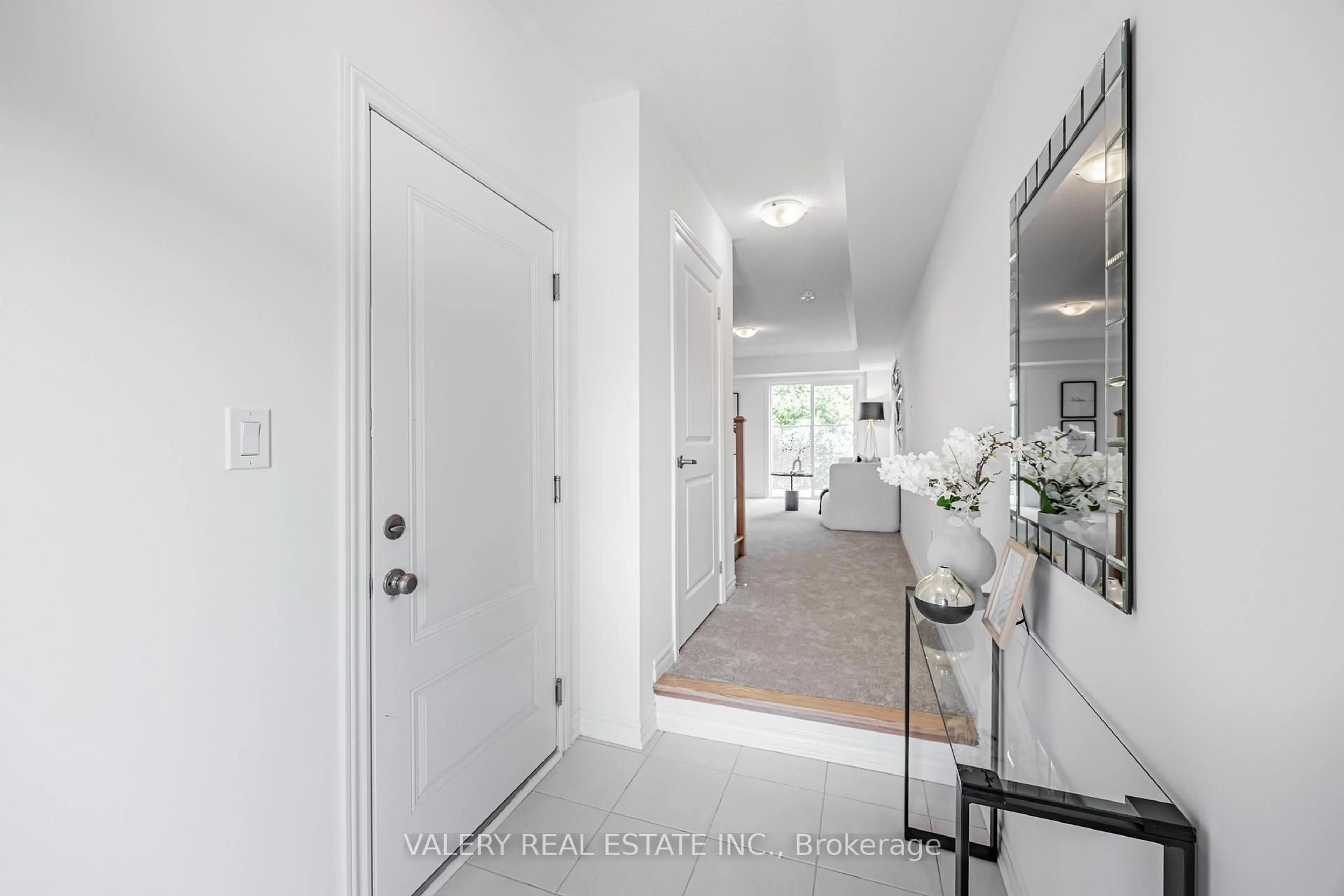 Indoor entryway for 105 Pidgeon St, Toronto Ontario M1L 0J3