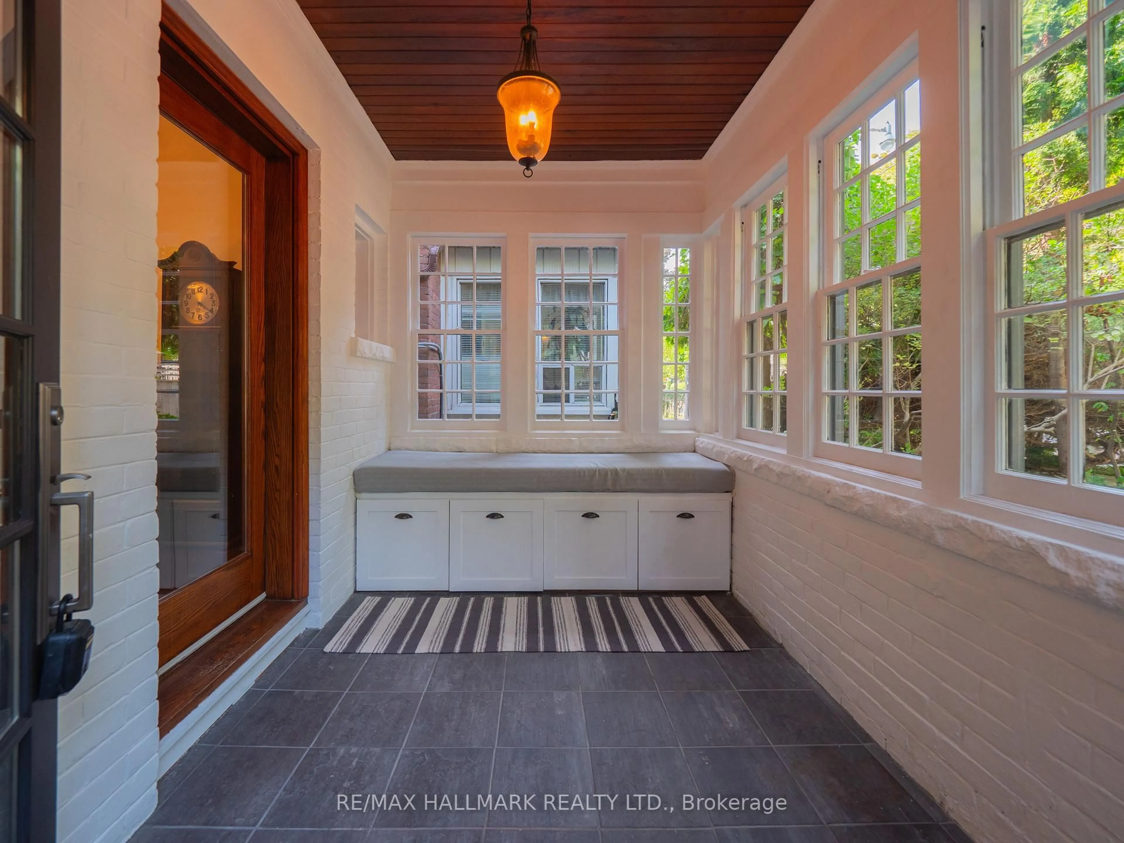 Indoor entryway for 81 Hogarth Ave, Toronto Ontario M4K 1K2