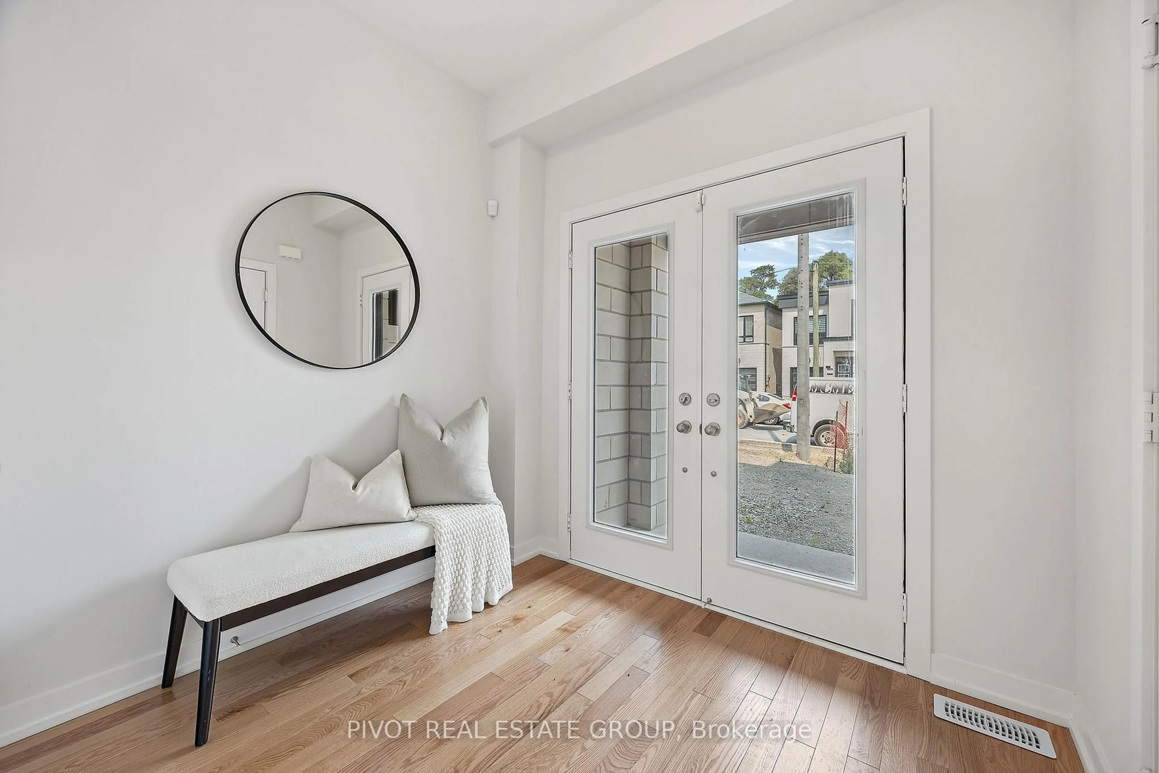 Indoor entryway for 26 Danielle Moore Circ, Toronto Ontario M1P 0G9