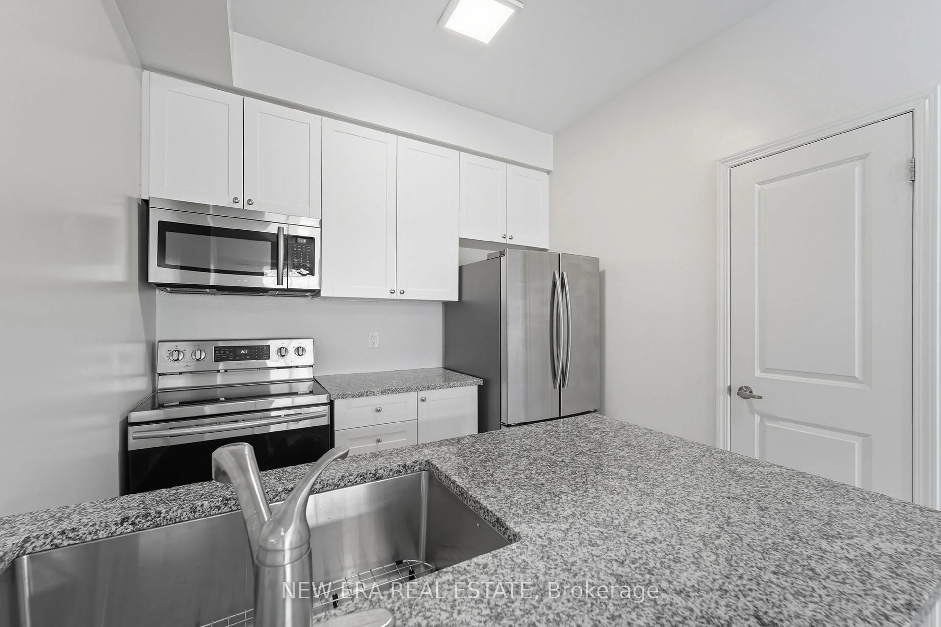 Standard kitchen, unknown for 80 Aspen Springs Dr #120, Clarington Ontario L1C 0V4
