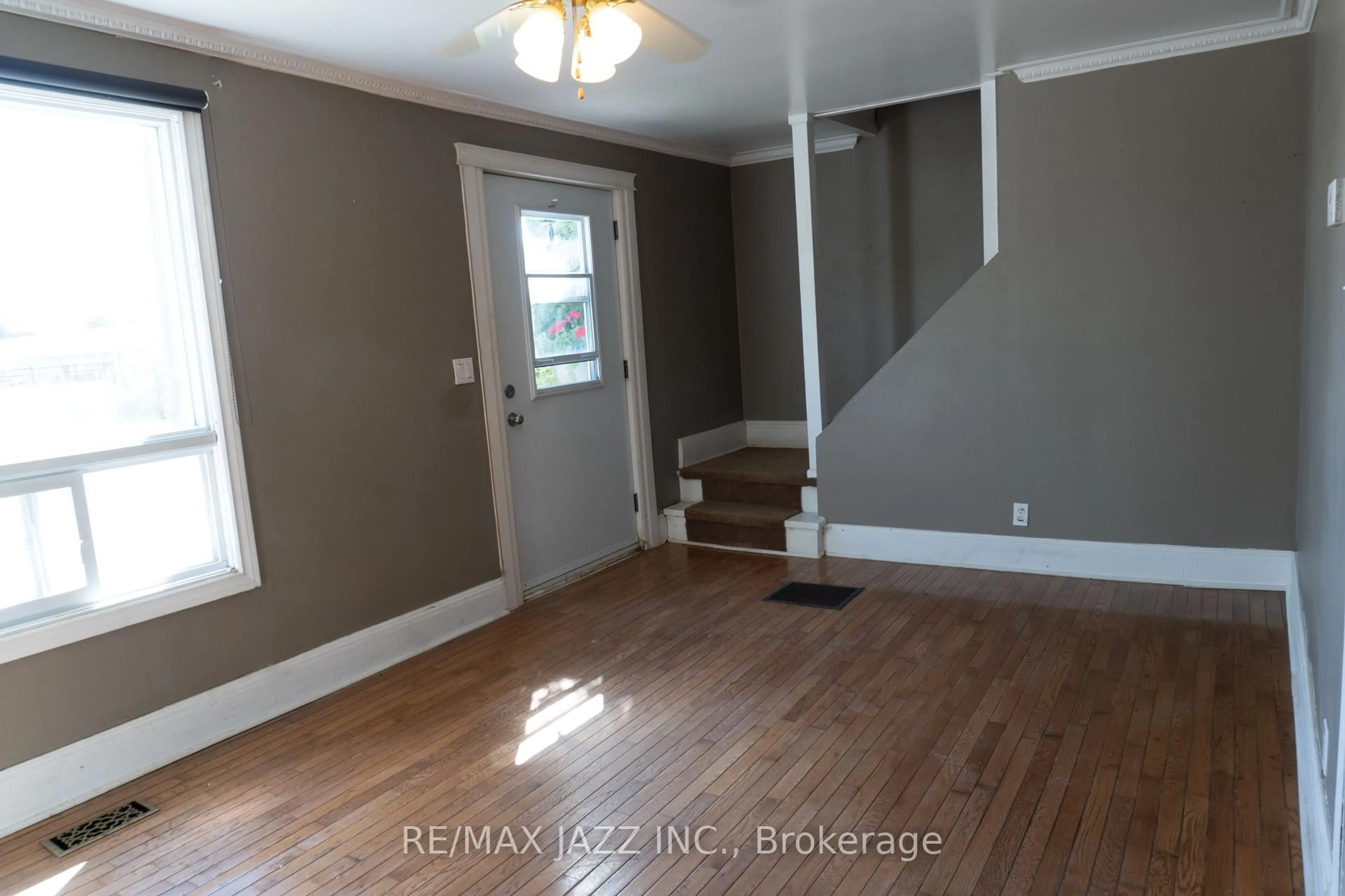A pic of a room for 318 Ritson Rd, Oshawa Ontario L1G 5P8