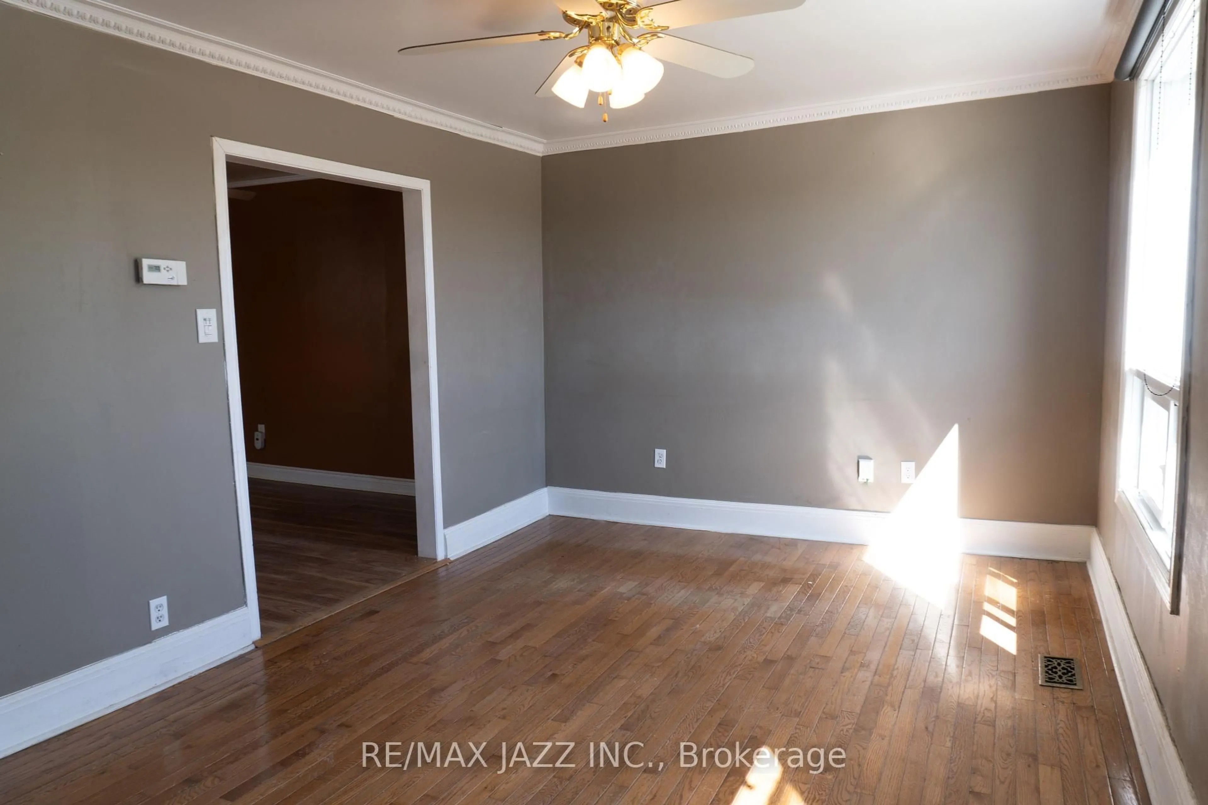 A pic of a room for 318 Ritson Rd, Oshawa Ontario L1G 5P8