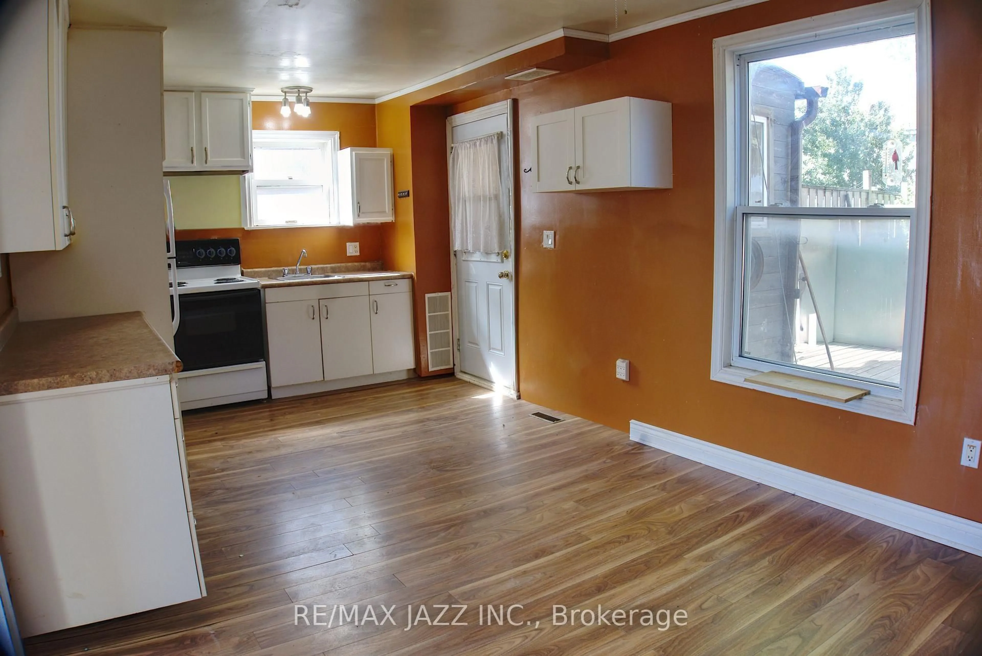 Standard kitchen, unknown for 318 Ritson Rd, Oshawa Ontario L1G 5P8