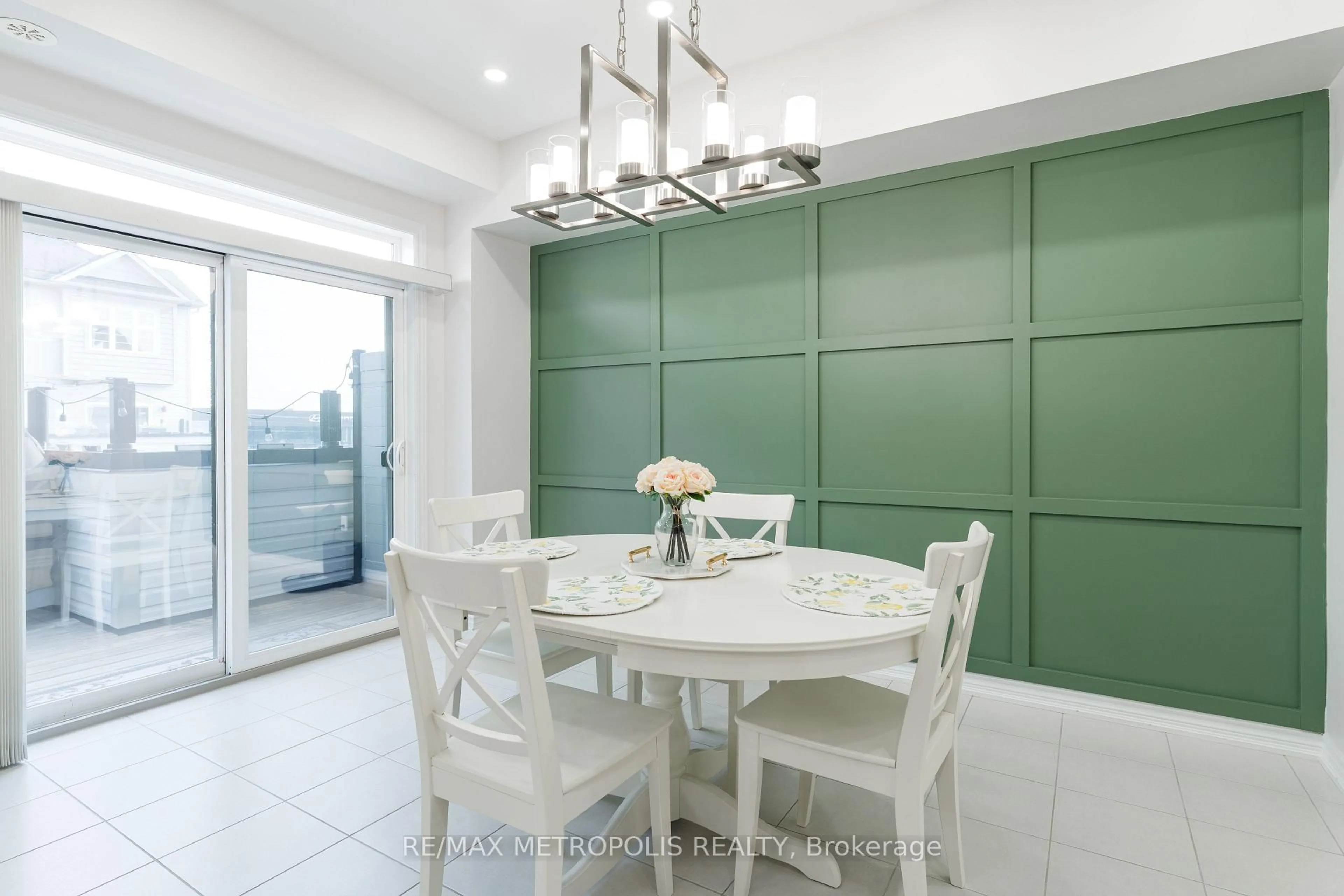 Dining room, ceramic/tile floor for 6 Cornerside Way, Whitby Ontario L1M 0L8