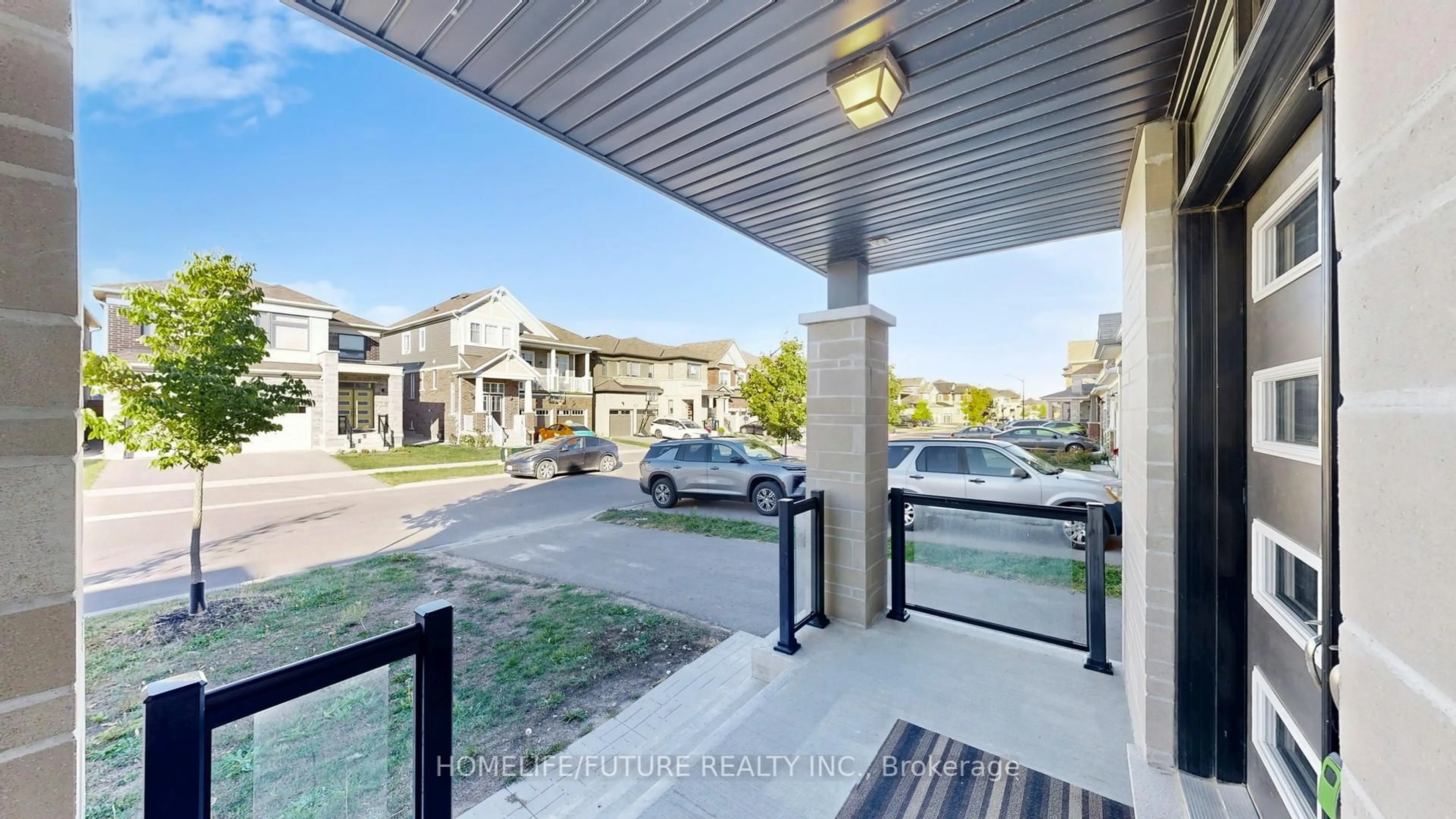 Patio, street for 92 Barkerville Dr, Whitby Ontario L1P 0L8