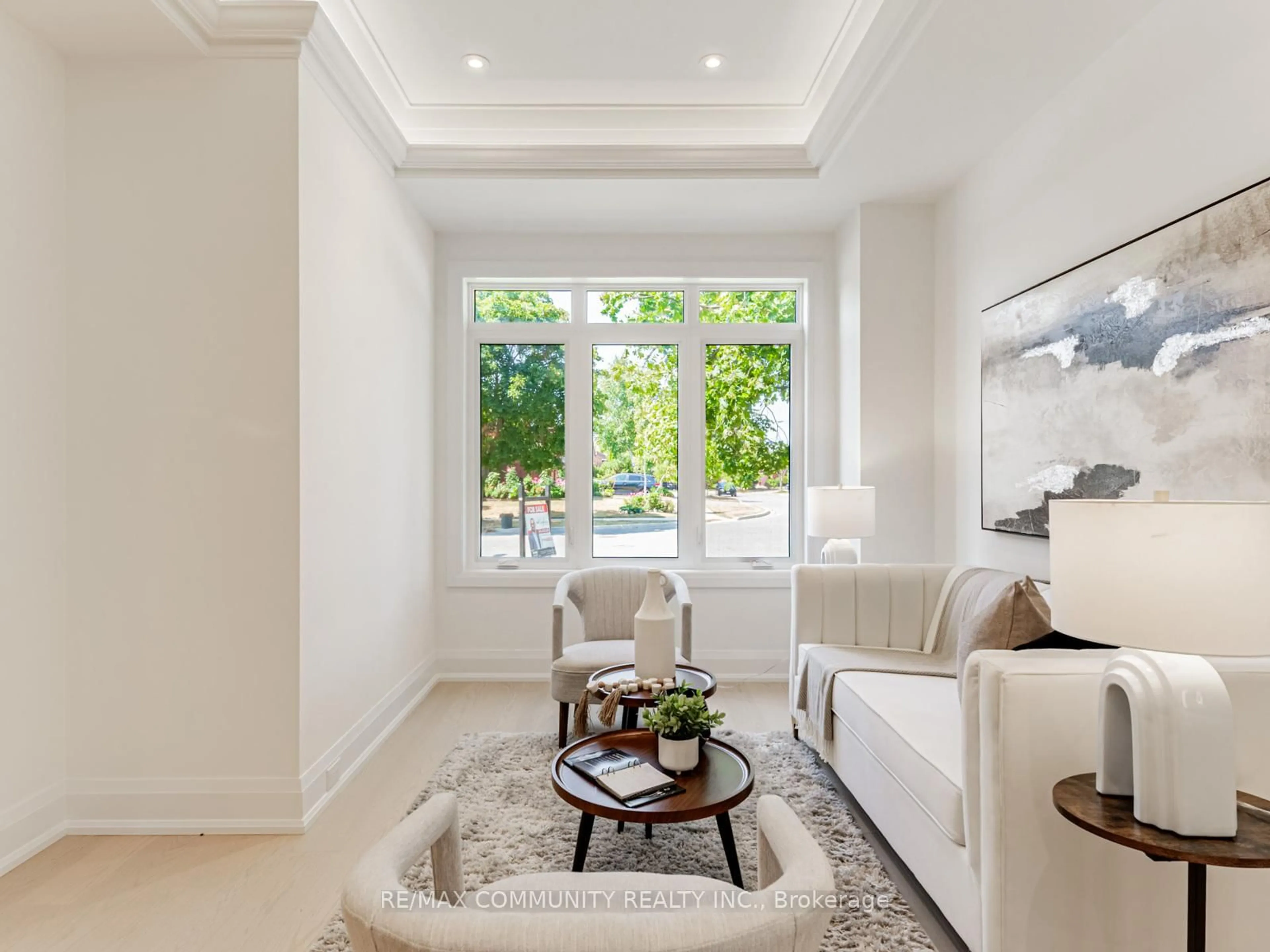 Living room with furniture, unknown for 43 Sugarbush Sq, Toronto Ontario M1C 3M6