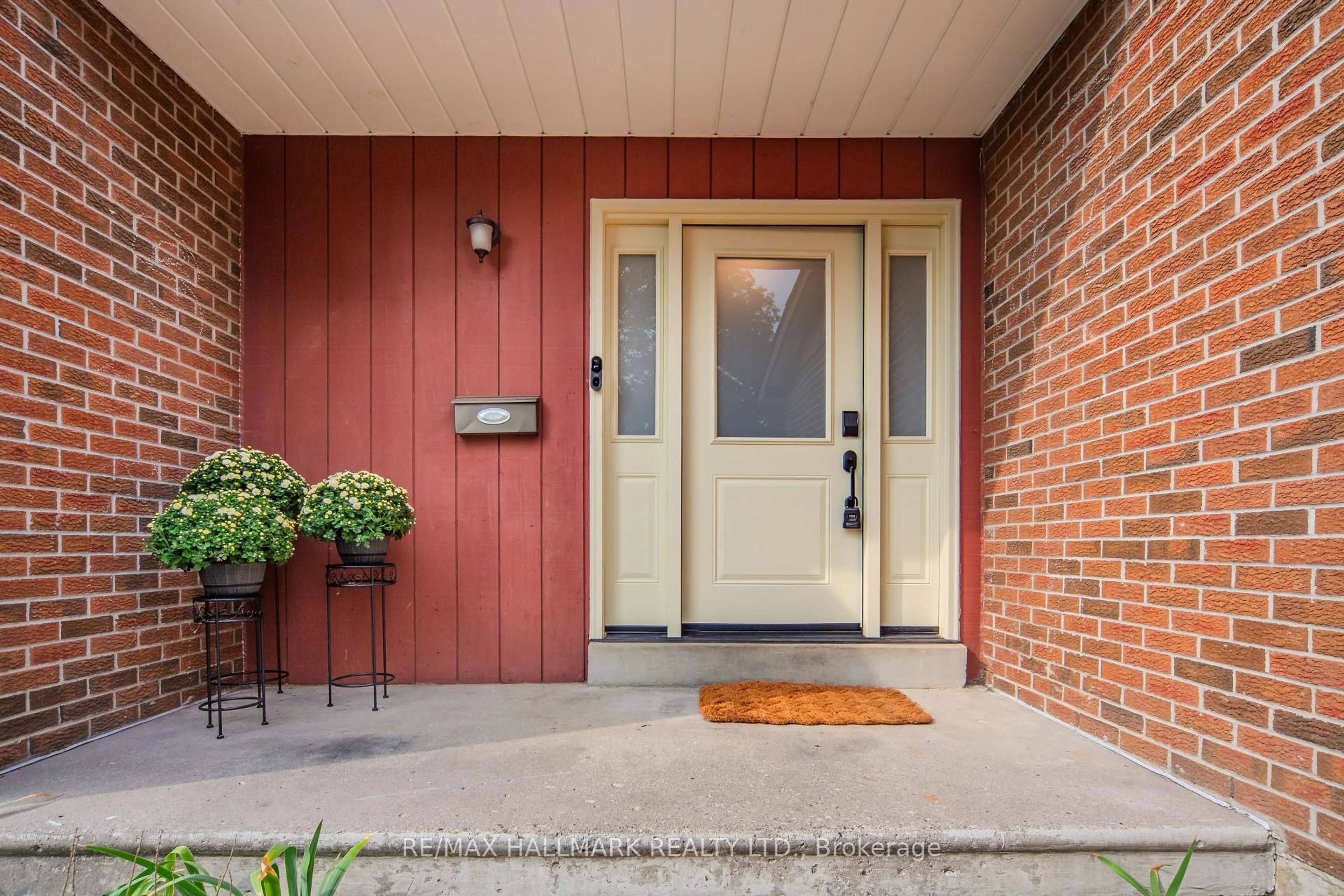 Indoor entryway for 1966 Faylee Cres, Pickering Ontario L1V 2V6