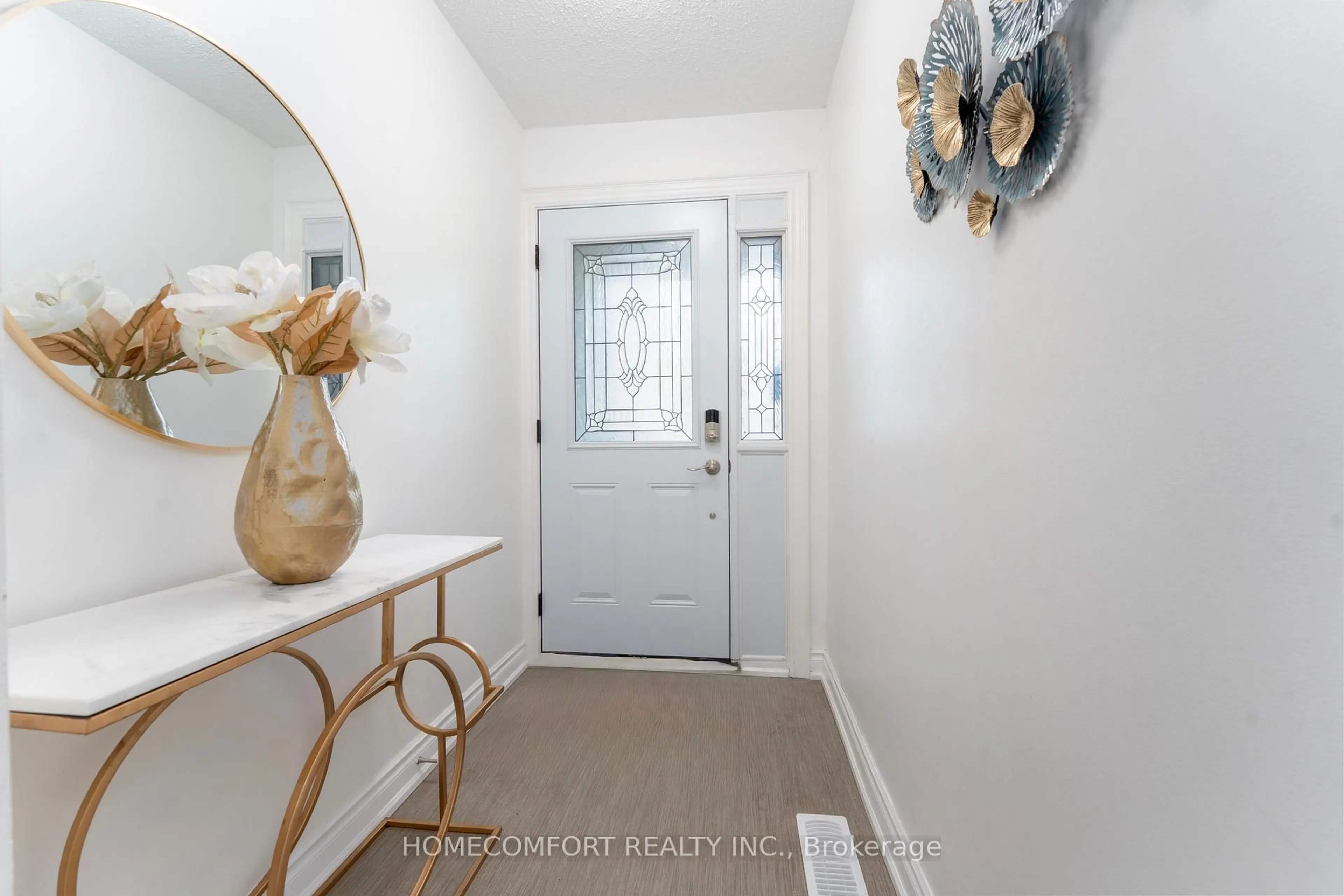 Indoor entryway for 105 Rooksnest Tr, Toronto Ontario M1S 3W4