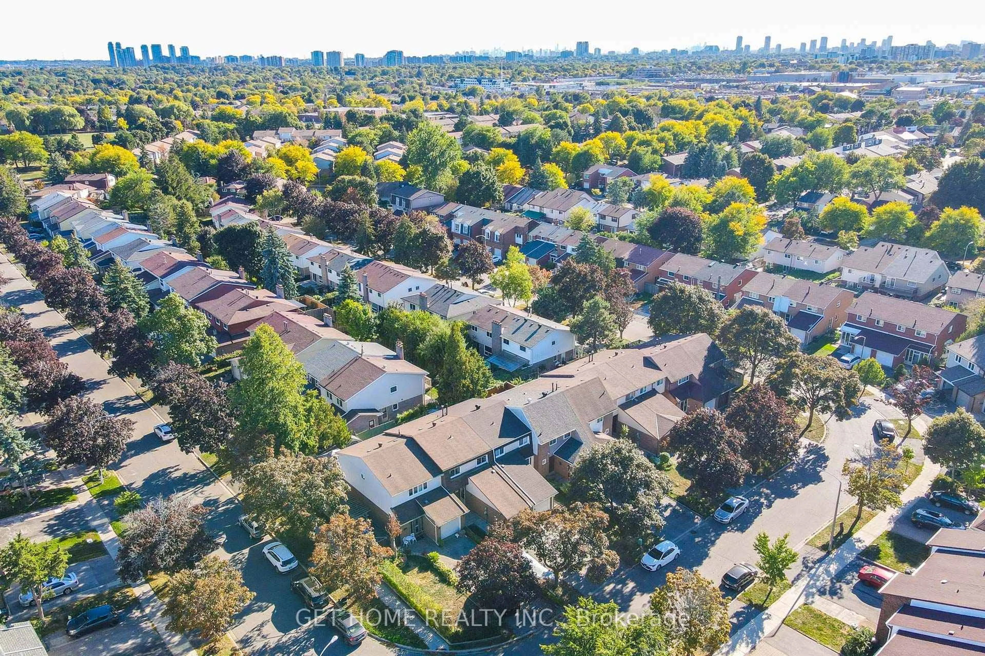 A pic from outside/outdoor area/front of a property/back of a property/a pic from drone, city buildings view from balcony for 63 Homedale Dr, Toronto Ontario M1V 1M1