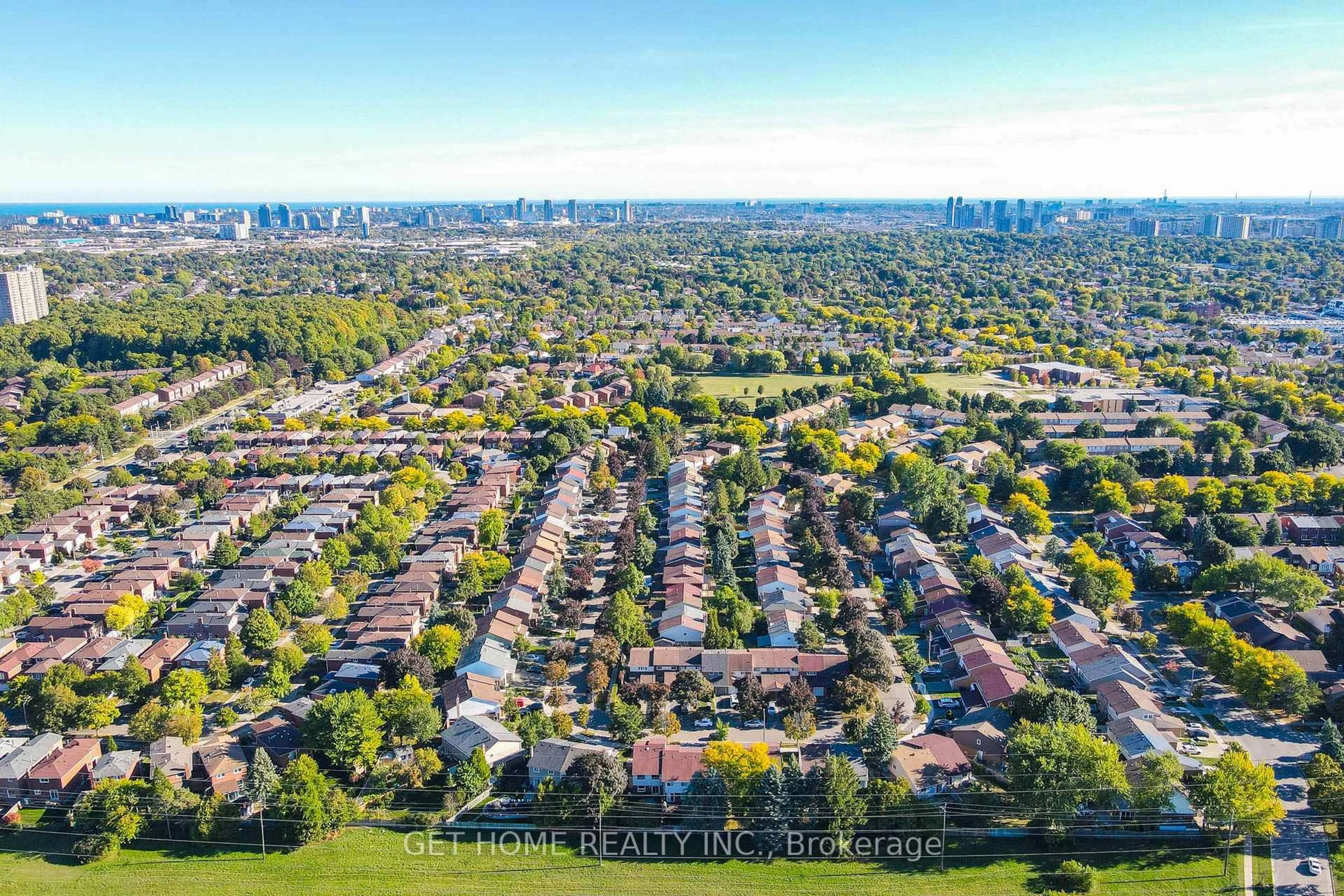 A pic from outside/outdoor area/front of a property/back of a property/a pic from drone, unknown for 63 Homedale Dr, Toronto Ontario M1V 1M1