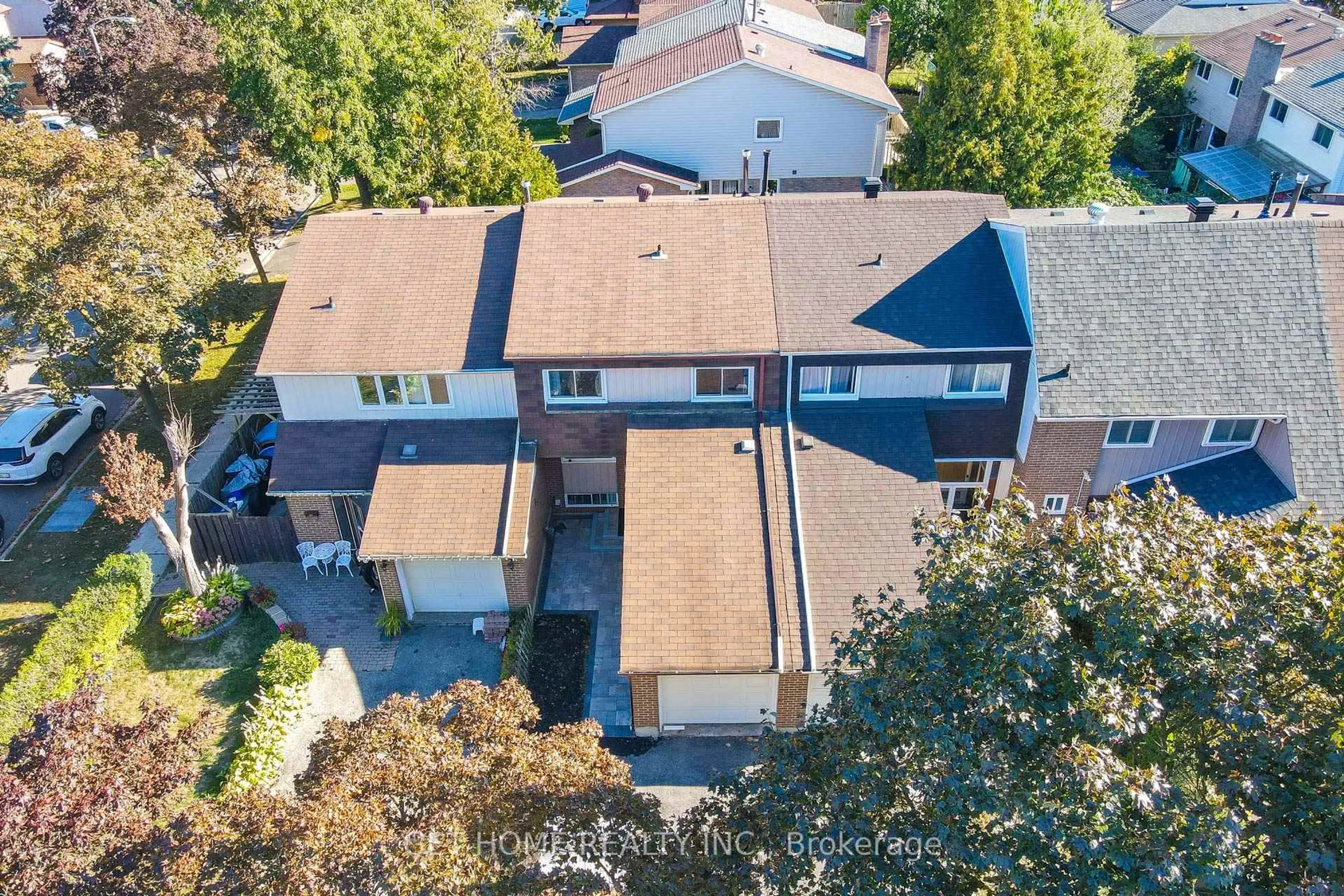 A pic from outside/outdoor area/front of a property/back of a property/a pic from drone, unknown for 63 Homedale Dr, Toronto Ontario M1V 1M1