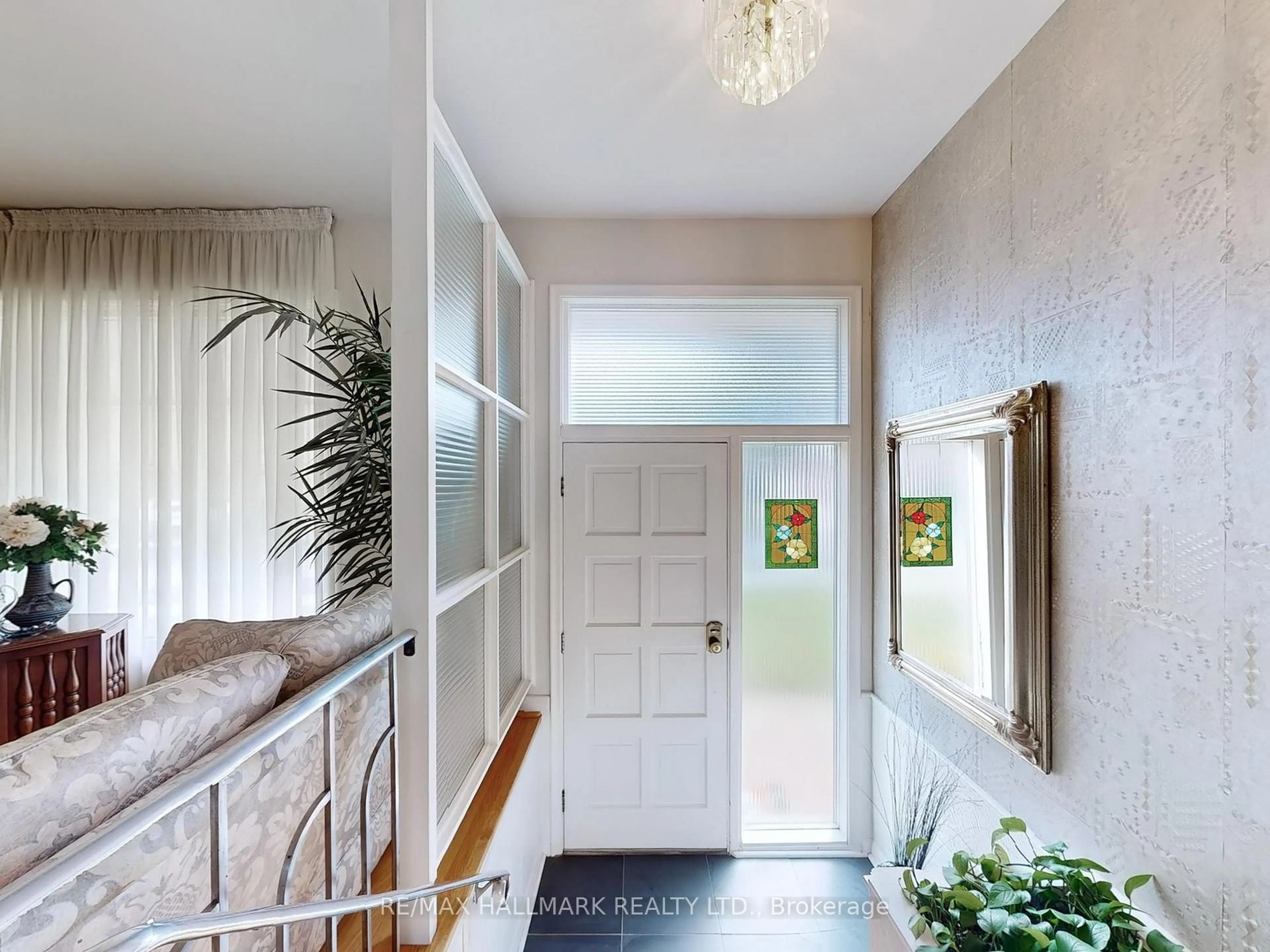 Indoor entryway for 29 Golfhaven Dr, Toronto Ontario M1G 2C8