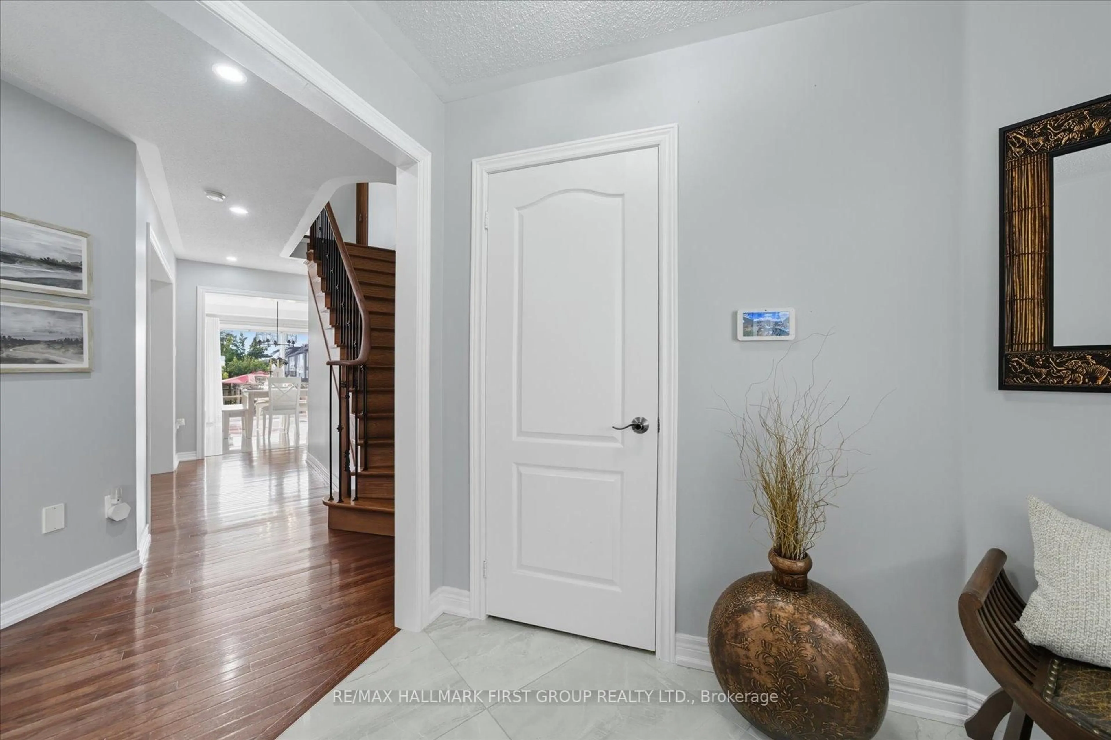 Indoor entryway for 73 Hoile Dr, Ajax Ontario L1Z 1N1