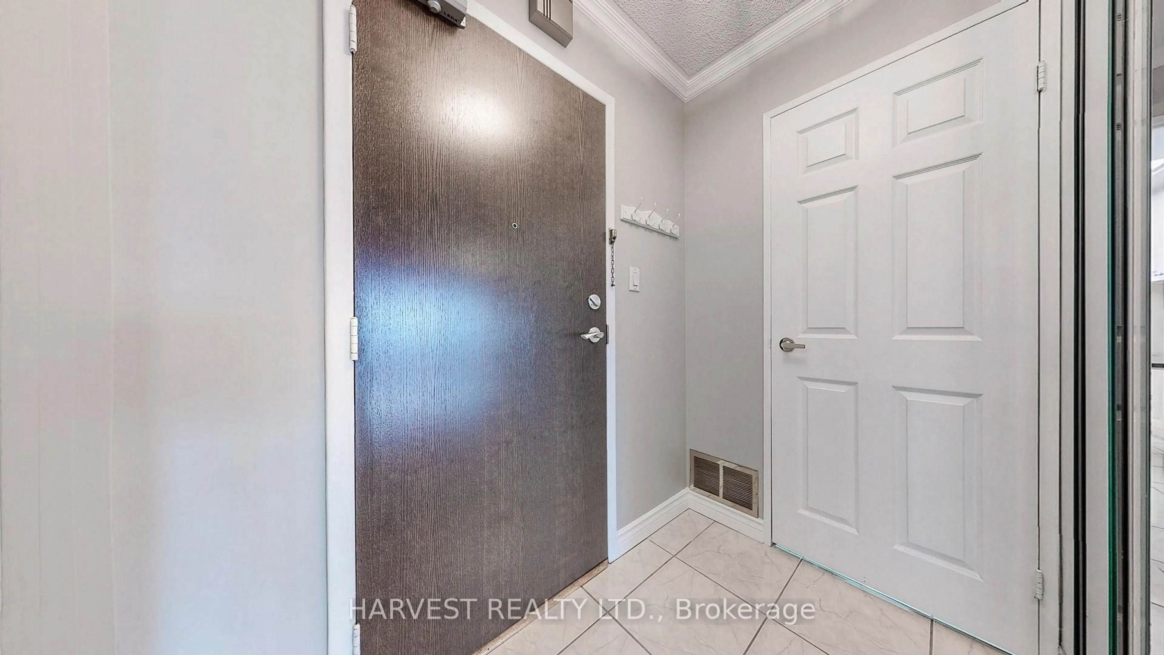 Indoor entryway for 2350 Bridletowne Circ #2203, Toronto Ontario M1W 3E6