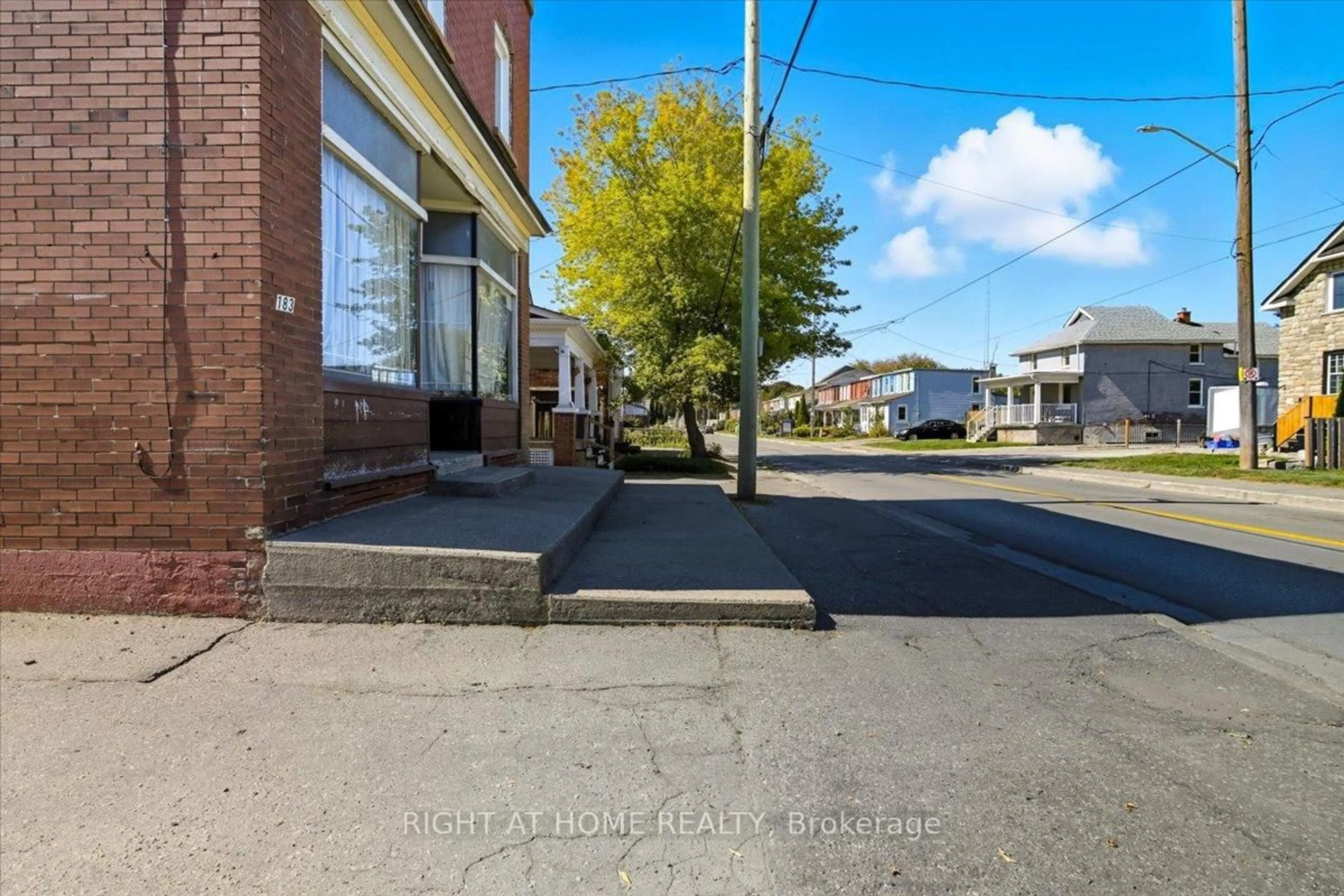 Patio, street for 183 Olive Ave, Oshawa Ontario L1H 2P1